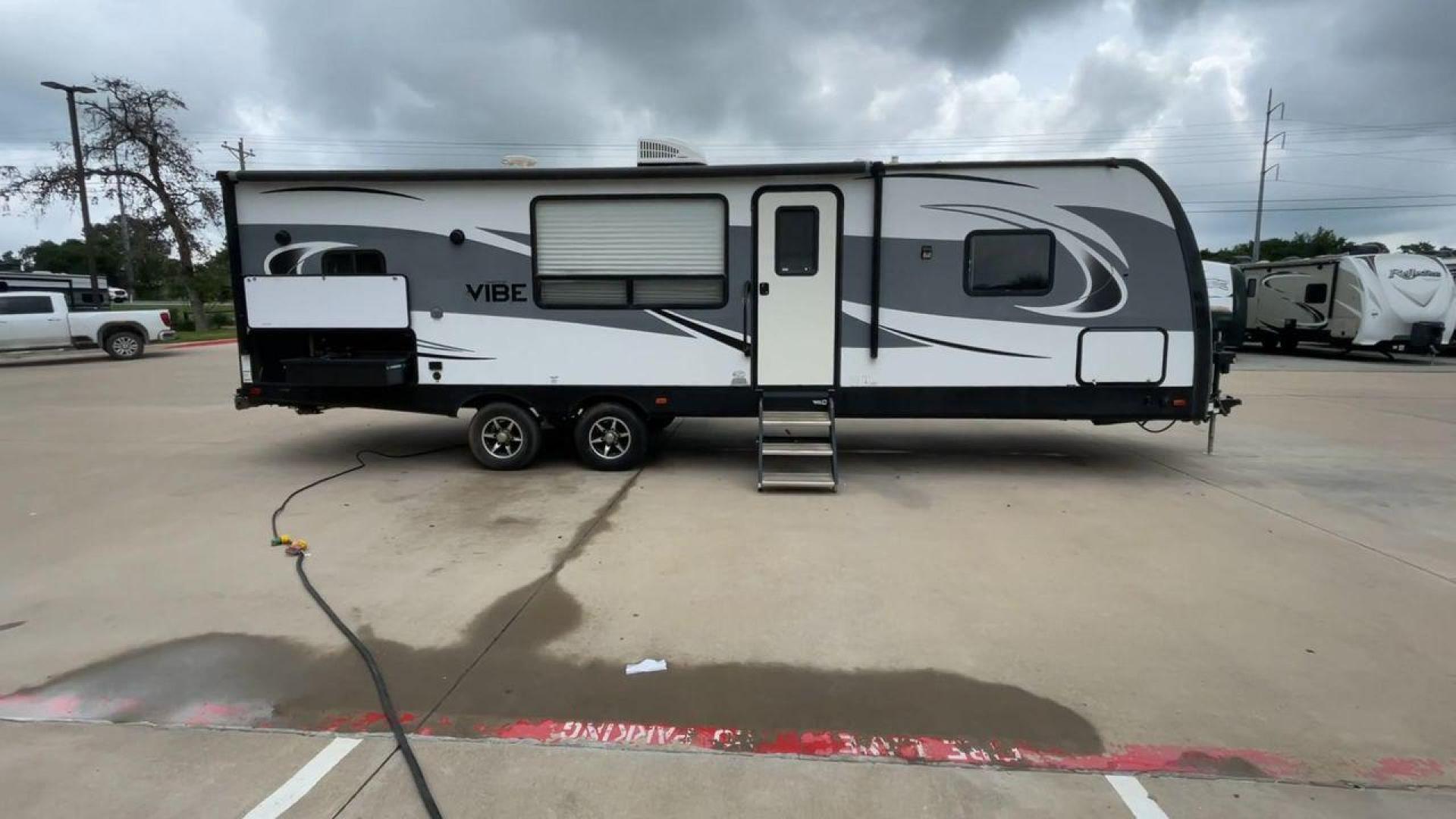 2019 FOREST RIVER VIBE 268RKS (4X4TVBC23K4) , located at 4319 N Main St, Cleburne, TX, 76033, (817) 678-5133, 32.385960, -97.391212 - Photo#2