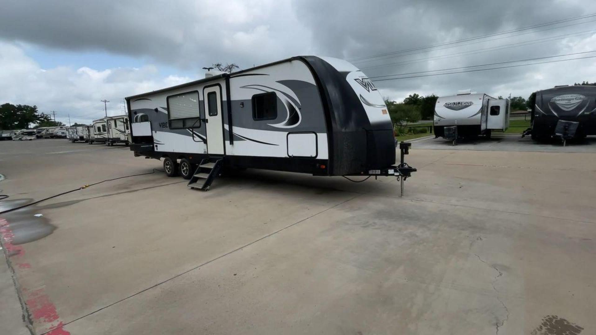 2019 FOREST RIVER VIBE 268RKS (4X4TVBC23K4) , located at 4319 N Main St, Cleburne, TX, 76033, (817) 678-5133, 32.385960, -97.391212 - Photo#3