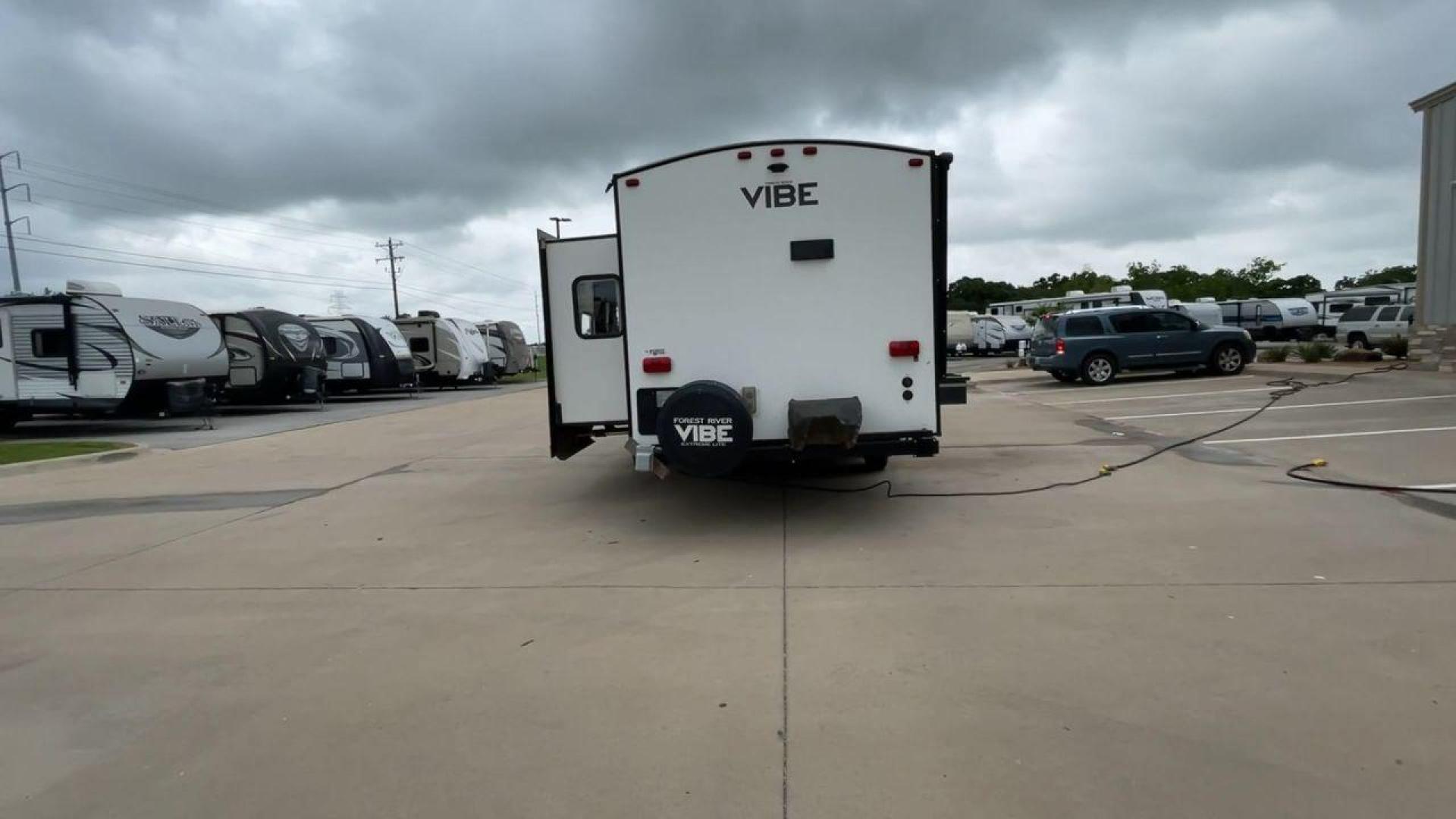 2019 FOREST RIVER VIBE 268RKS (4X4TVBC23K4) , located at 4319 N Main St, Cleburne, TX, 76033, (817) 678-5133, 32.385960, -97.391212 - Photo#8