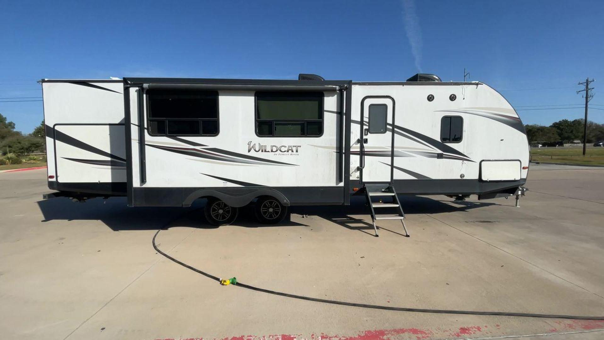 2019 WHITE FOREST RIVER WILDCAT 343BIK (5ZT2WCZB1KB) , Length: 37.42 ft. | Dry Weight: 8,226 lbs. | Slides: 3 transmission, located at 4319 N Main St, Cleburne, TX, 76033, (817) 678-5133, 32.385960, -97.391212 - The 2019 Forest River Wildcat 343BIK is a triple slide travel trailer that measures 37.42 ft. in length. It has a dry weight of 8,226 lbs. and a payload capacity of 3,002 lbs. It is made of aluminum and fiberglass. It comes with automatic heating and cooling rated at 30,000 and 15,000 BTUs respectiv - Photo#2