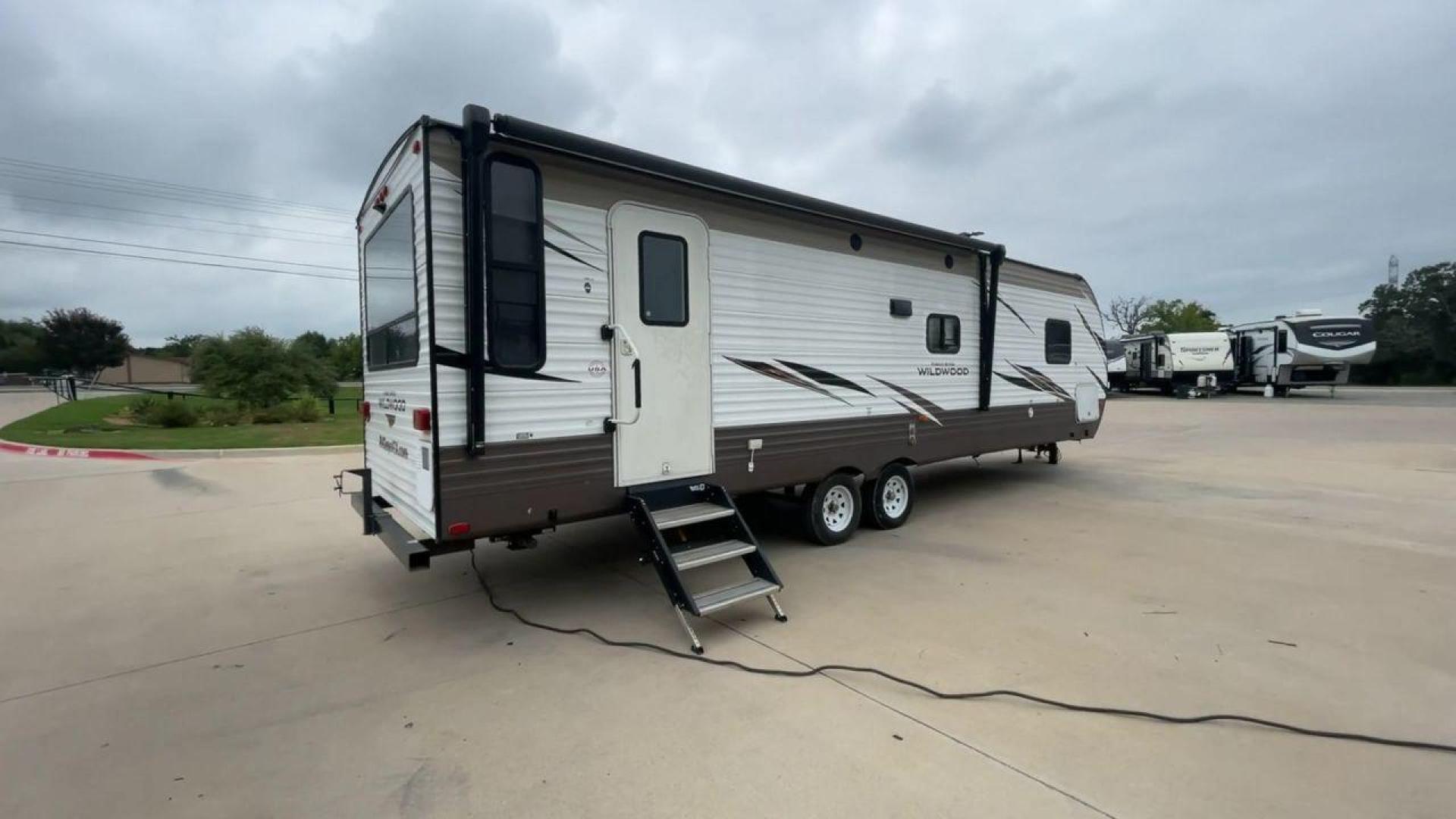 2019 FOREST RIVER WILDWOOD 28RLSS (4X4TWDD27KA) , Length: 34.75 ft. | Dry Weight: 7,075 lbs. | Slides: 1 transmission, located at 4319 N Main St, Cleburne, TX, 76033, (817) 678-5133, 32.385960, -97.391212 - Photo#1