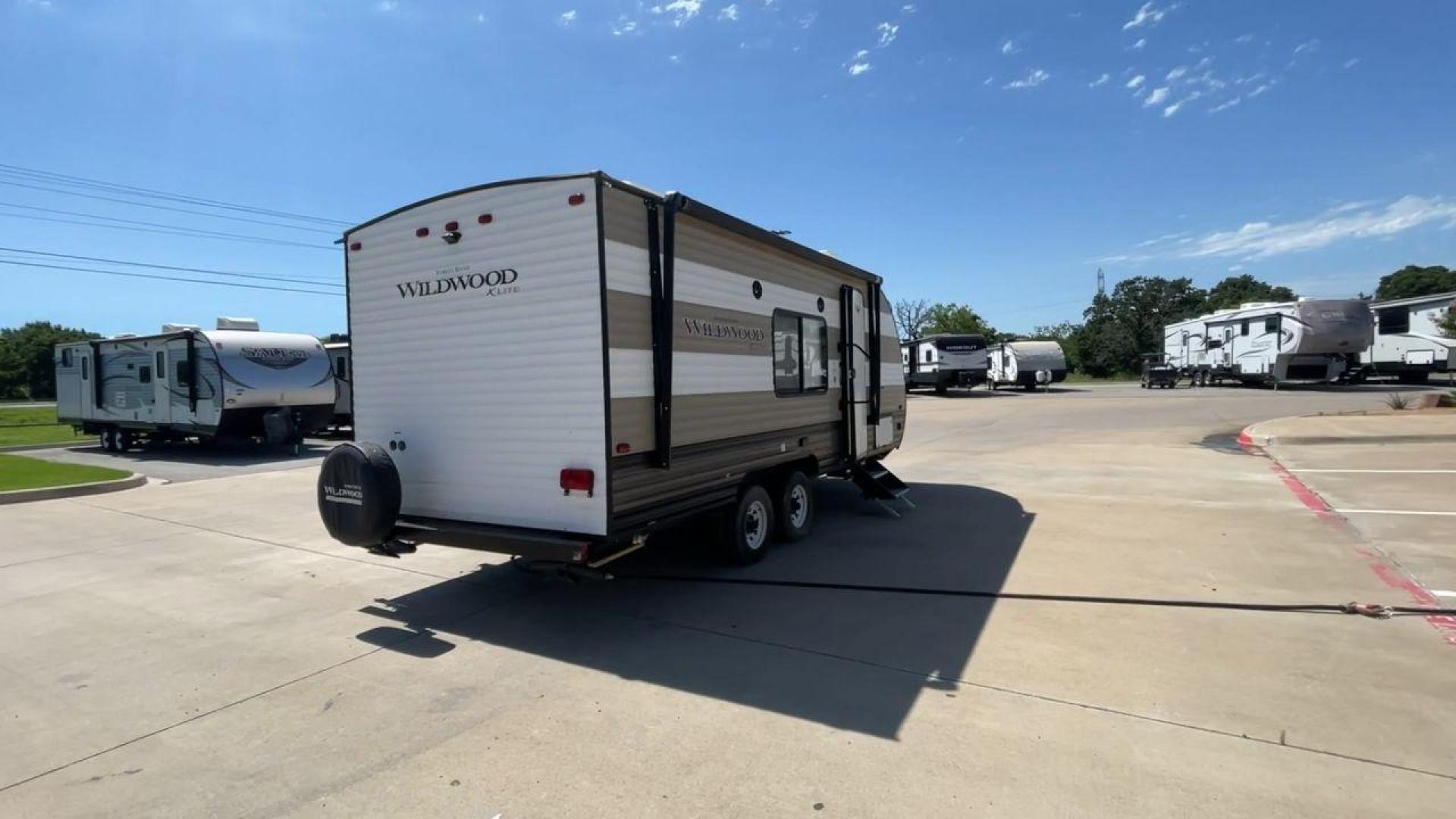 2019 FOREST RIVER WILDWOOD XLITE (4X4TWDV24K7) , located at 4319 N Main St, Cleburne, TX, 76033, (817) 678-5133, 32.385960, -97.391212 - Photo#1