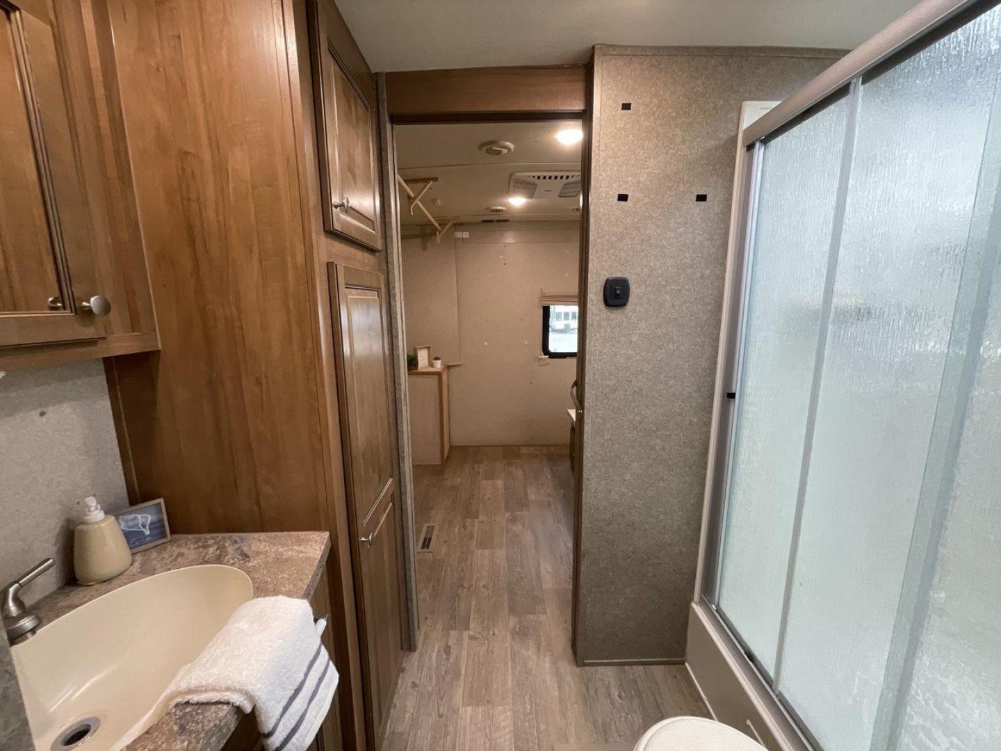 2019 FOREST RIVER WINDJAMMER 3008V (4X4TRLF24K1) , located at 4319 N Main St, Cleburne, TX, 76033, (817) 678-5133, 32.385960, -97.391212 - Photo#14