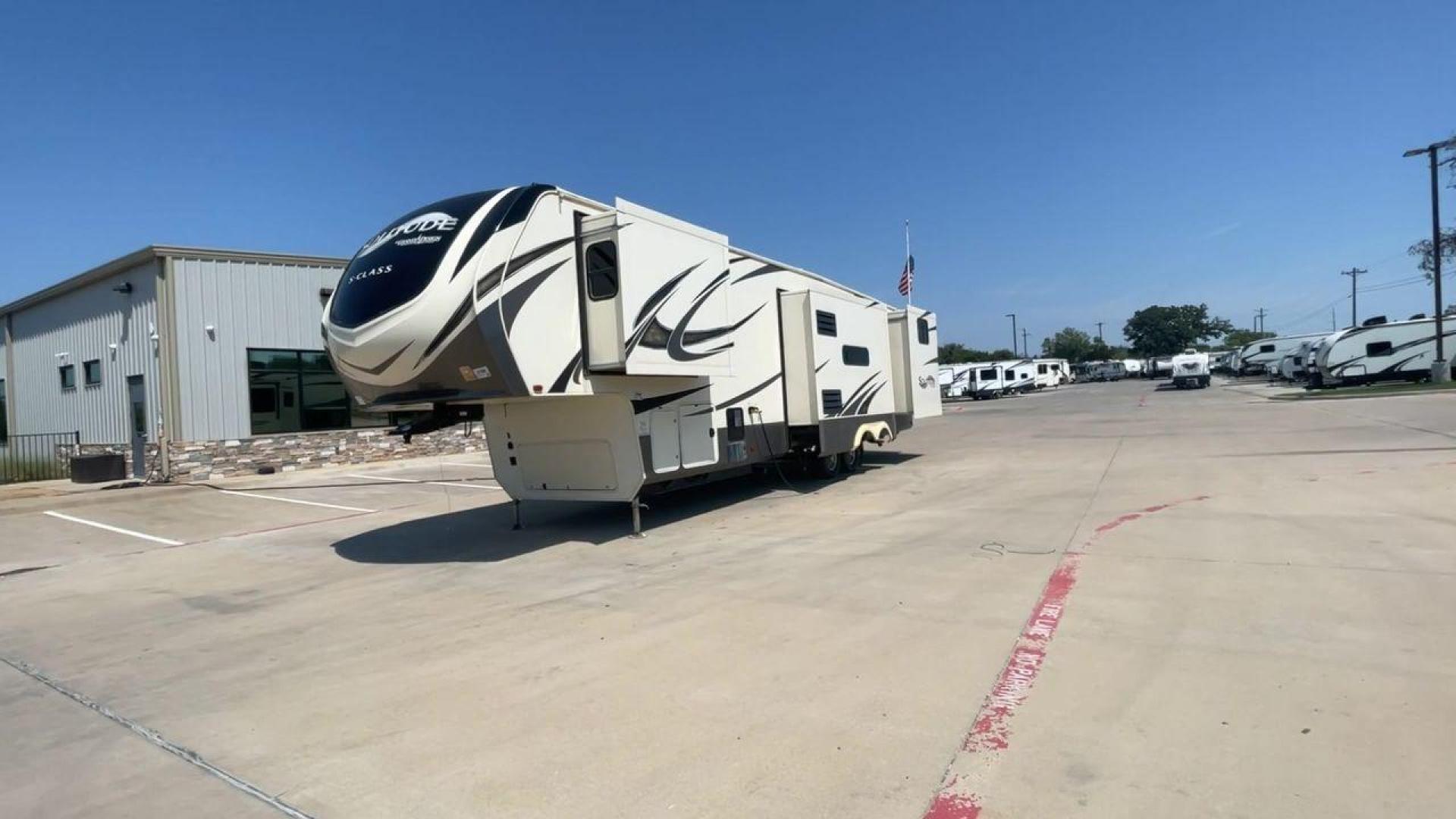 2019 GRAND DESIGN 3740BH (573FS4229K1) , Length: 40.33 ft. | Dry Weight: 13,884 lbs. | Gross Weight: 16,000 lbs. | Slides: 4 transmission, located at 4319 N Main St, Cleburne, TX, 76033, (817) 678-5133, 32.385960, -97.391212 - The 2019 Grand Design 3740BH is a remarkable travel trailer built for those looking for the utmost comfort and elegance while traveling. This large model is 40.33 feet long, weighs 13,884 lbs dry, and can support 16,000 lbs gross weight. It has four slide-outs that greatly increase the living area. - Photo#5