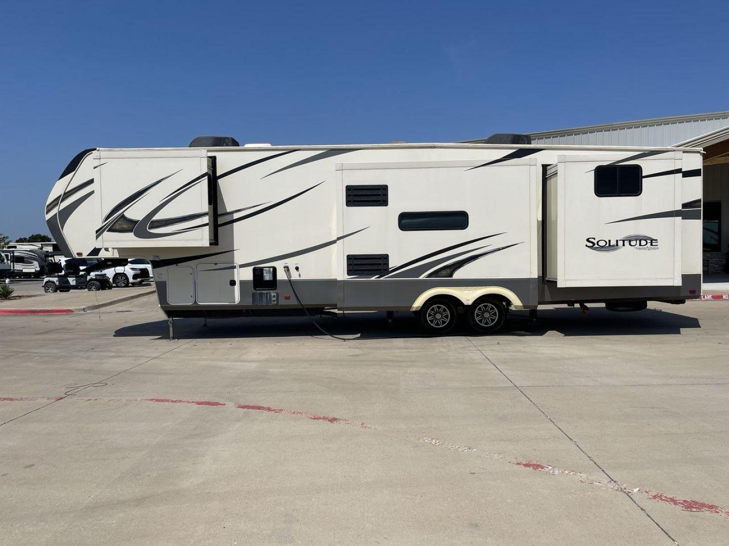 2019 GRAND DESIGN 3740BH (573FS4229K1) , Length: 40.33 ft. | Dry Weight: 13,884 lbs. | Gross Weight: 16,000 lbs. | Slides: 4 transmission, located at 4319 N Main St, Cleburne, TX, 76033, (817) 678-5133, 32.385960, -97.391212 - The 2019 Grand Design 3740BH is a remarkable travel trailer built for those looking for the utmost comfort and elegance while traveling. This large model is 40.33 feet long, weighs 13,884 lbs dry, and can support 16,000 lbs gross weight. It has four slide-outs that greatly increase the living area. - Photo#24