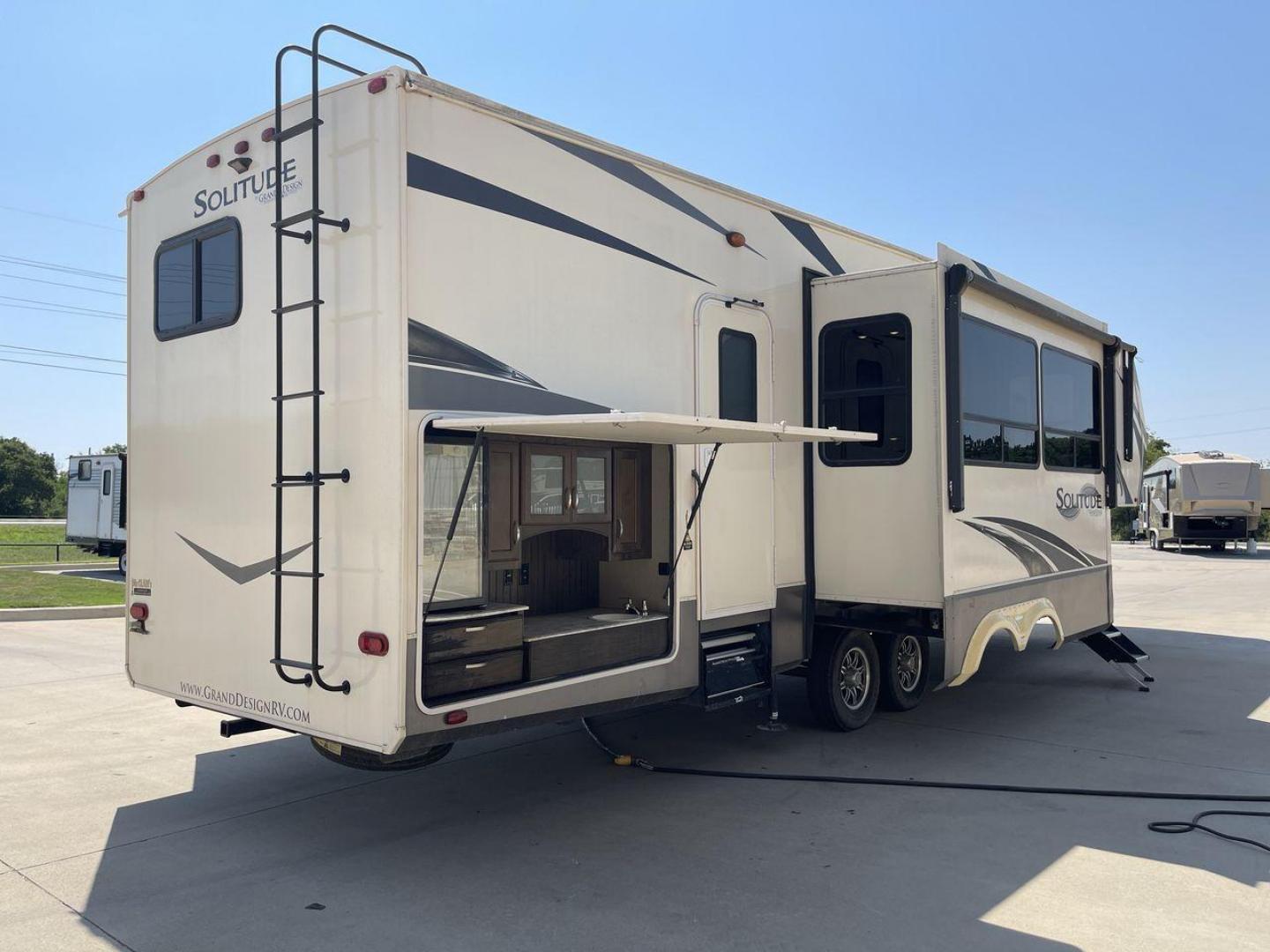 2019 GRAND DESIGN 3740BH (573FS4229K1) , Length: 40.33 ft. | Dry Weight: 13,884 lbs. | Gross Weight: 16,000 lbs. | Slides: 4 transmission, located at 4319 N Main St, Cleburne, TX, 76033, (817) 678-5133, 32.385960, -97.391212 - The 2019 Grand Design 3740BH is a remarkable travel trailer built for those looking for the utmost comfort and elegance while traveling. This large model is 40.33 feet long, weighs 13,884 lbs dry, and can support 16,000 lbs gross weight. It has four slide-outs that greatly increase the living area. - Photo#25