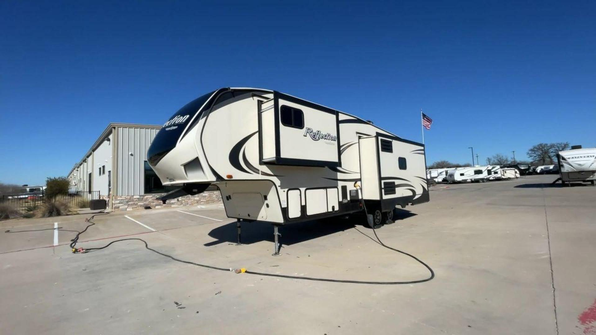 2019 GRAND DESIGN REFLECTION 303RLS (573FR3329K3) , Length: 32.42 ft| Dry Weight: 9,265 lbs. | Gross Weight: 11,995 lbs. | Slides: 3 transmission, located at 4319 N Main St, Cleburne, TX, 76033, (817) 678-5133, 32.385960, -97.391212 - Experience the pinnacle of opulence and elegance with the 2019 Grand Design Reflection 303RLS, a fifth-wheel trailer that sets new benchmarks for luxurious RV living. This model boasts a generous 33-foot length, offering a roomy and thoughtfully crafted interior that creates the perfect atmosphere f - Photo#5