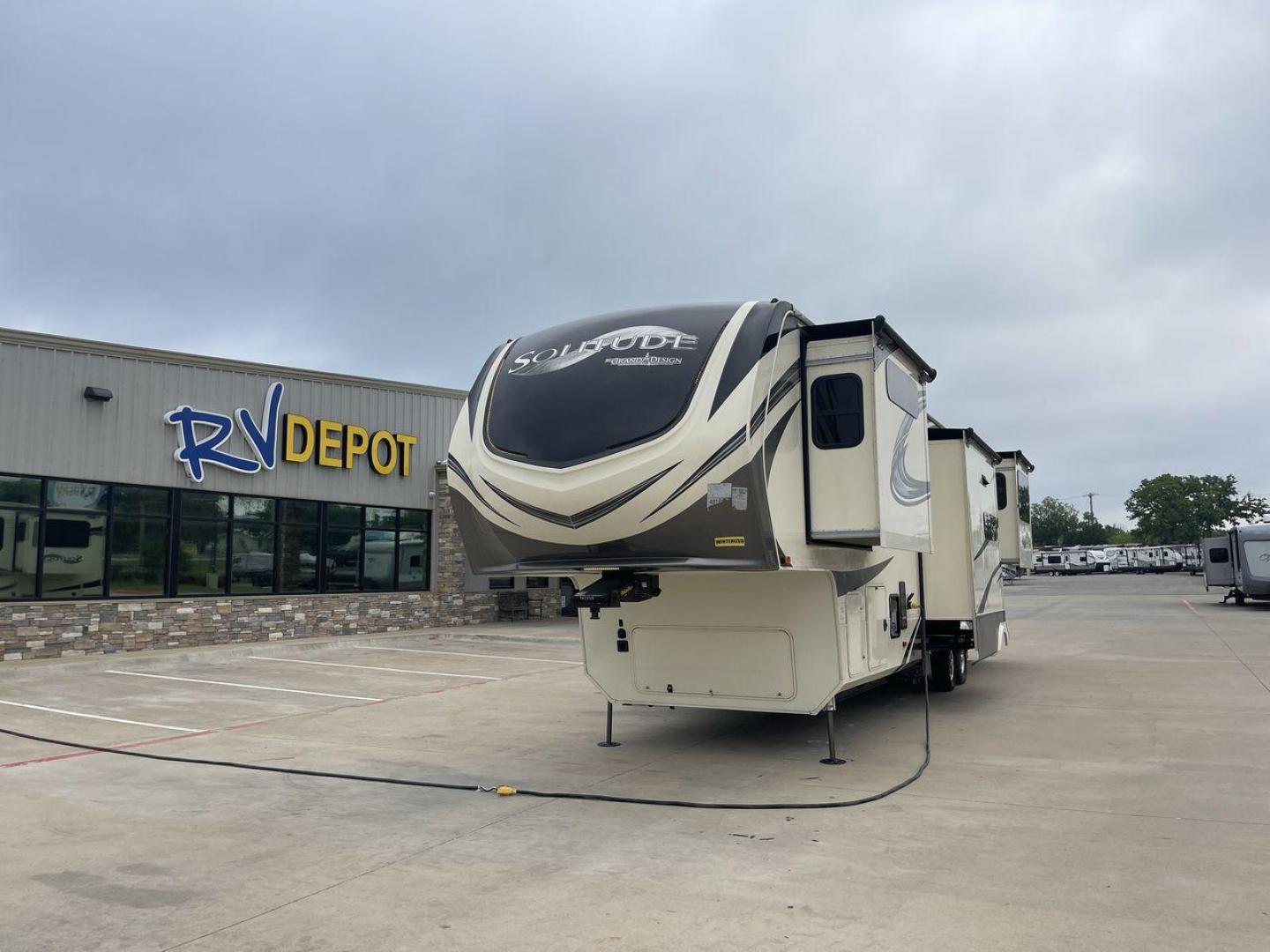 2019 GRAND DESIGN SOLITUDE 375RES (573FS4324K9) , located at 4319 N Main St, Cleburne, TX, 76033, (817) 678-5133, 32.385960, -97.391212 - Photo#0