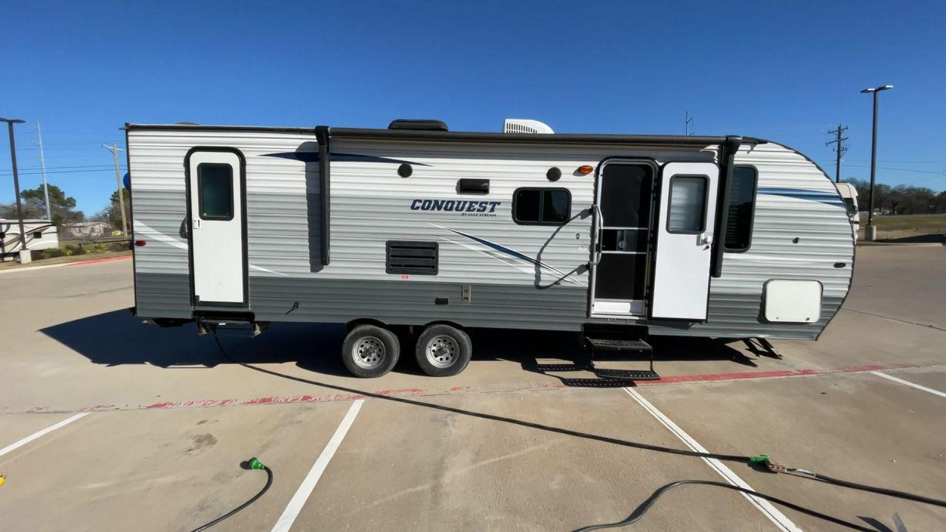 2019 GULF STREAM CONQUEST 268BH (1NL1G3021K1) , Length: 29.5 ft. | Dry Weight: 5,220 lbs. | Slides: 1 transmission, located at 4319 N Main St, Cleburne, TX, 76033, (817) 678-5133, 32.385960, -97.391212 - The 2019 Gulf Stream Conquest 268BH is a versatile and compact travel trailer designed for families or small groups seeking an affordable and comfortable camping experience. With a length of 29.5 ft., width of 8 ft., and height of 10.75 ft., it offers a spacious interior while maintaining a manageab - Photo#2