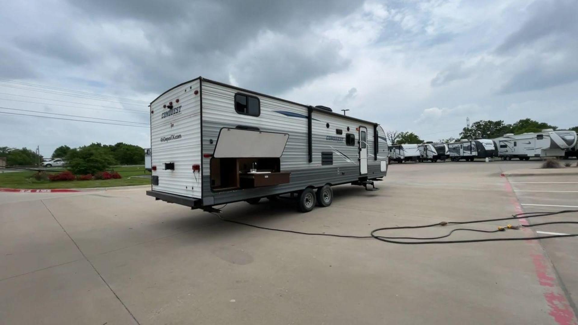 2019 GULF STREAM CONQUEST 274QB (1NL1G3226K1) , Length: 32.25 ft. | Dry Weight: 6,230 lbs. | Slides: 1 transmission, located at 4319 N Main St, Cleburne, TX, 76033, (817) 678-5133, 32.385960, -97.391212 - The 2019 Gulf Stream 274QB is a dual-axle steel-wheel set-up that measures 32.25 ft. in length. It has a dry weight of 6,230 lbs. and a payload capacity of 1,918 lbs. It has automatic heating and cooling rated at 16,000 and 13,500 BTUs, respectively. It is also equipped with one power slide and a po - Photo#1