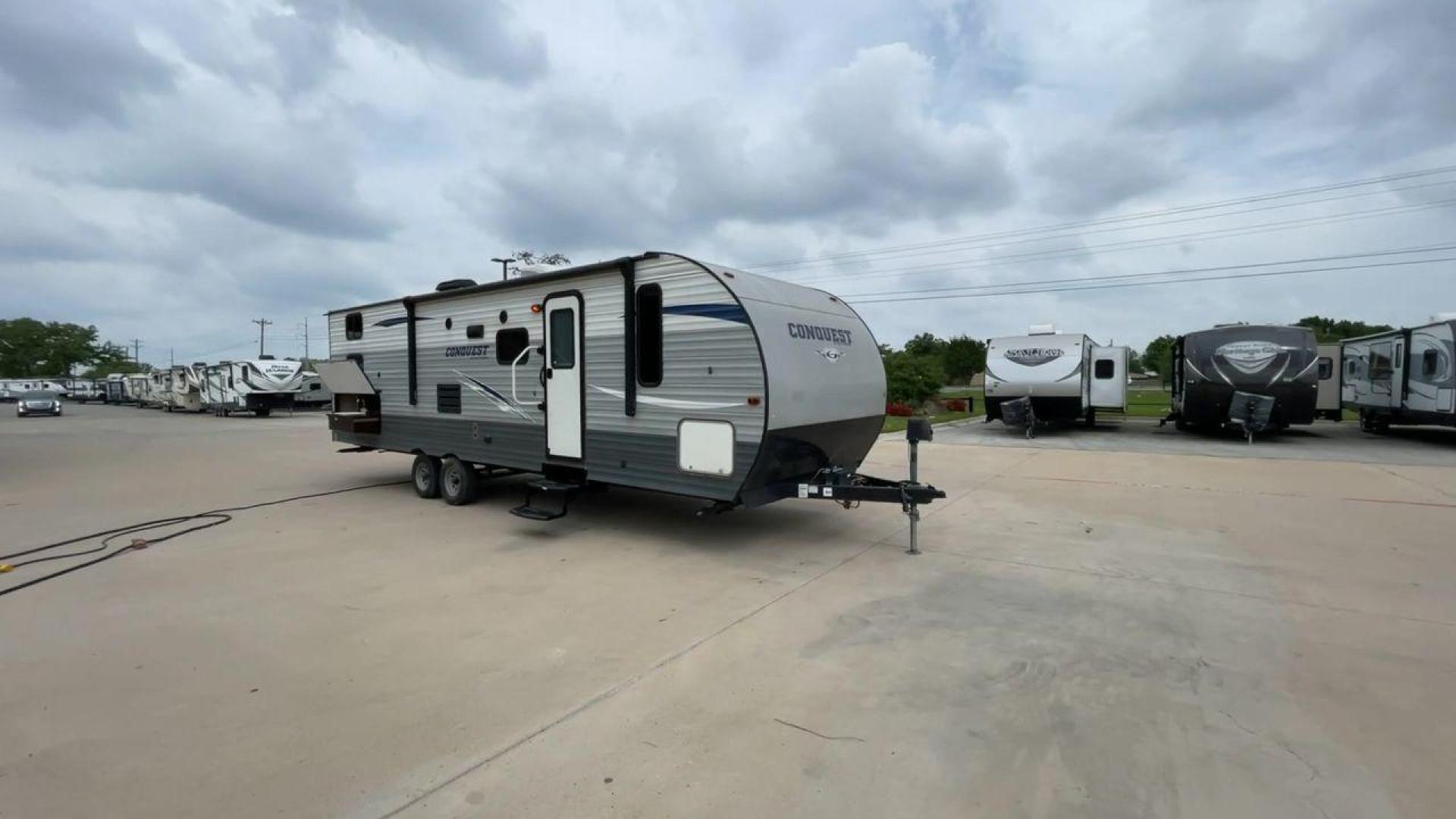 2019 GULF STREAM CONQUEST 274QB (1NL1G3226K1) , Length: 32.25 ft. | Dry Weight: 6,230 lbs. | Slides: 1 transmission, located at 4319 N Main St, Cleburne, TX, 76033, (817) 678-5133, 32.385960, -97.391212 - The 2019 Gulf Stream 274QB is a dual-axle steel-wheel set-up that measures 32.25 ft. in length. It has a dry weight of 6,230 lbs. and a payload capacity of 1,918 lbs. It has automatic heating and cooling rated at 16,000 and 13,500 BTUs, respectively. It is also equipped with one power slide and a po - Photo#3