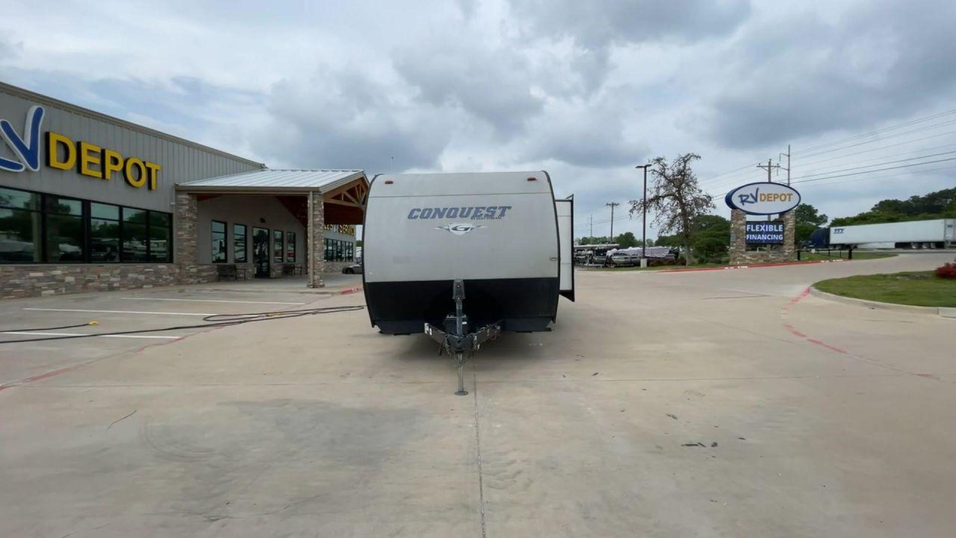 2019 GULF STREAM CONQUEST 274QB (1NL1G3226K1) , Length: 32.25 ft. | Dry Weight: 6,230 lbs. | Slides: 1 transmission, located at 4319 N Main St, Cleburne, TX, 76033, (817) 678-5133, 32.385960, -97.391212 - The 2019 Gulf Stream 274QB is a dual-axle steel-wheel set-up that measures 32.25 ft. in length. It has a dry weight of 6,230 lbs. and a payload capacity of 1,918 lbs. It has automatic heating and cooling rated at 16,000 and 13,500 BTUs, respectively. It is also equipped with one power slide and a po - Photo#4