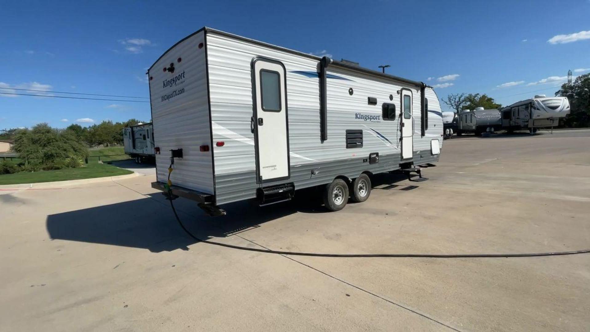 2019 GRAY GULF STREAM KINGSPORT 268BH (1NL1G302XK1) , Length: 29.5 ft. | Dry Weight: 5,220 lbs. | Slides: 1 transmission, located at 4319 N Main St, Cleburne, TX, 76033, (817) 678-5133, 32.385960, -97.391212 - This 2019 Gulf Stream Kingsport 268BH measures 29.5 feet long and 8 feet wide with a dry weight of 5,220 lbs. It has a payload capacity of 1,940 lbs. and a hitch weight of 660 lbs. It also comes equipped with automatic heating and cooling rated at 16,000 and 13,500 BTUs respectively. It also comes w - Photo#1