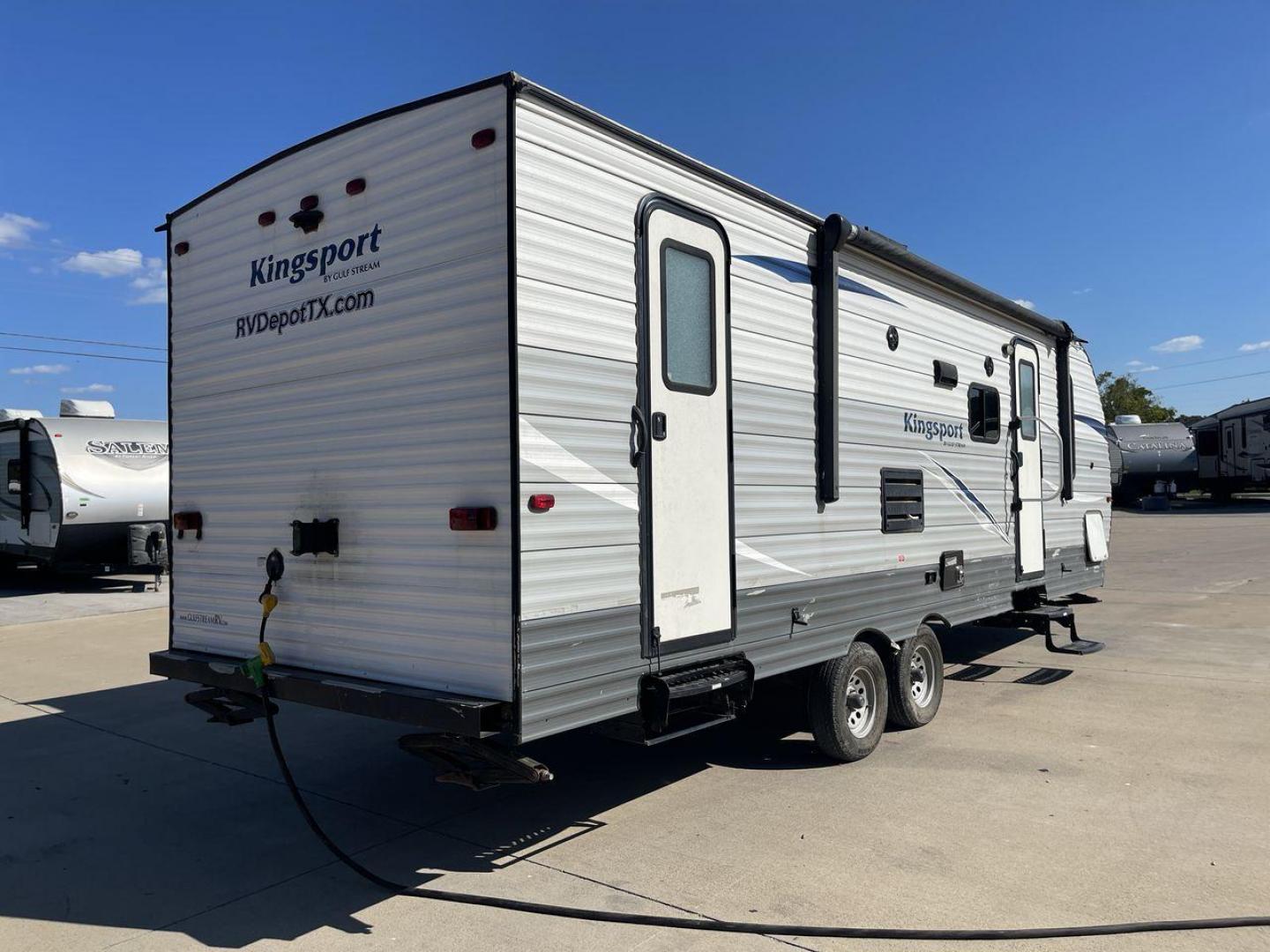 2019 GRAY GULF STREAM KINGSPORT 268BH (1NL1G302XK1) , Length: 29.5 ft. | Dry Weight: 5,220 lbs. | Slides: 1 transmission, located at 4319 N Main St, Cleburne, TX, 76033, (817) 678-5133, 32.385960, -97.391212 - This 2019 Gulf Stream Kingsport 268BH measures 29.5 feet long and 8 feet wide with a dry weight of 5,220 lbs. It has a payload capacity of 1,940 lbs. and a hitch weight of 660 lbs. It also comes equipped with automatic heating and cooling rated at 16,000 and 13,500 BTUs respectively. It also comes w - Photo#24