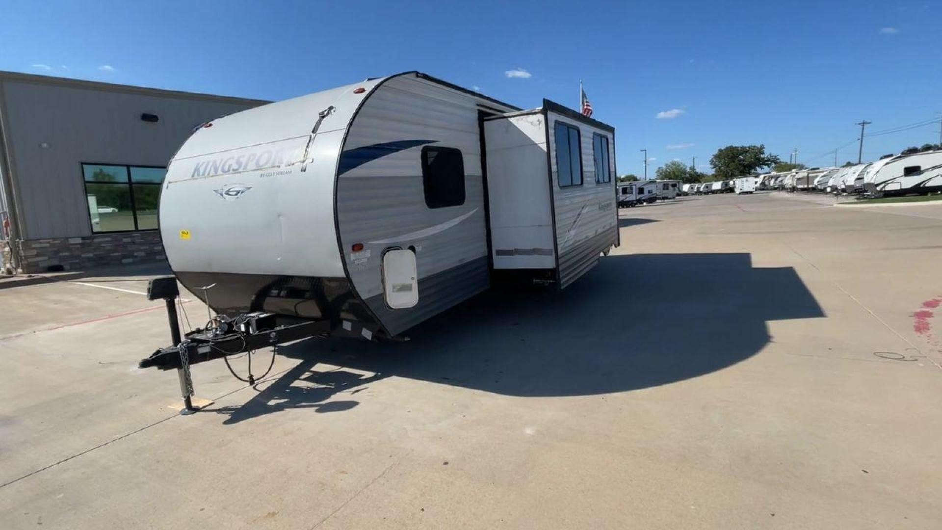 2019 GRAY GULF STREAM KINGSPORT 268BH (1NL1G302XK1) , Length: 29.5 ft. | Dry Weight: 5,220 lbs. | Slides: 1 transmission, located at 4319 N Main St, Cleburne, TX, 76033, (817) 678-5133, 32.385960, -97.391212 - This 2019 Gulf Stream Kingsport 268BH measures 29.5 feet long and 8 feet wide with a dry weight of 5,220 lbs. It has a payload capacity of 1,940 lbs. and a hitch weight of 660 lbs. It also comes equipped with automatic heating and cooling rated at 16,000 and 13,500 BTUs respectively. It also comes w - Photo#5