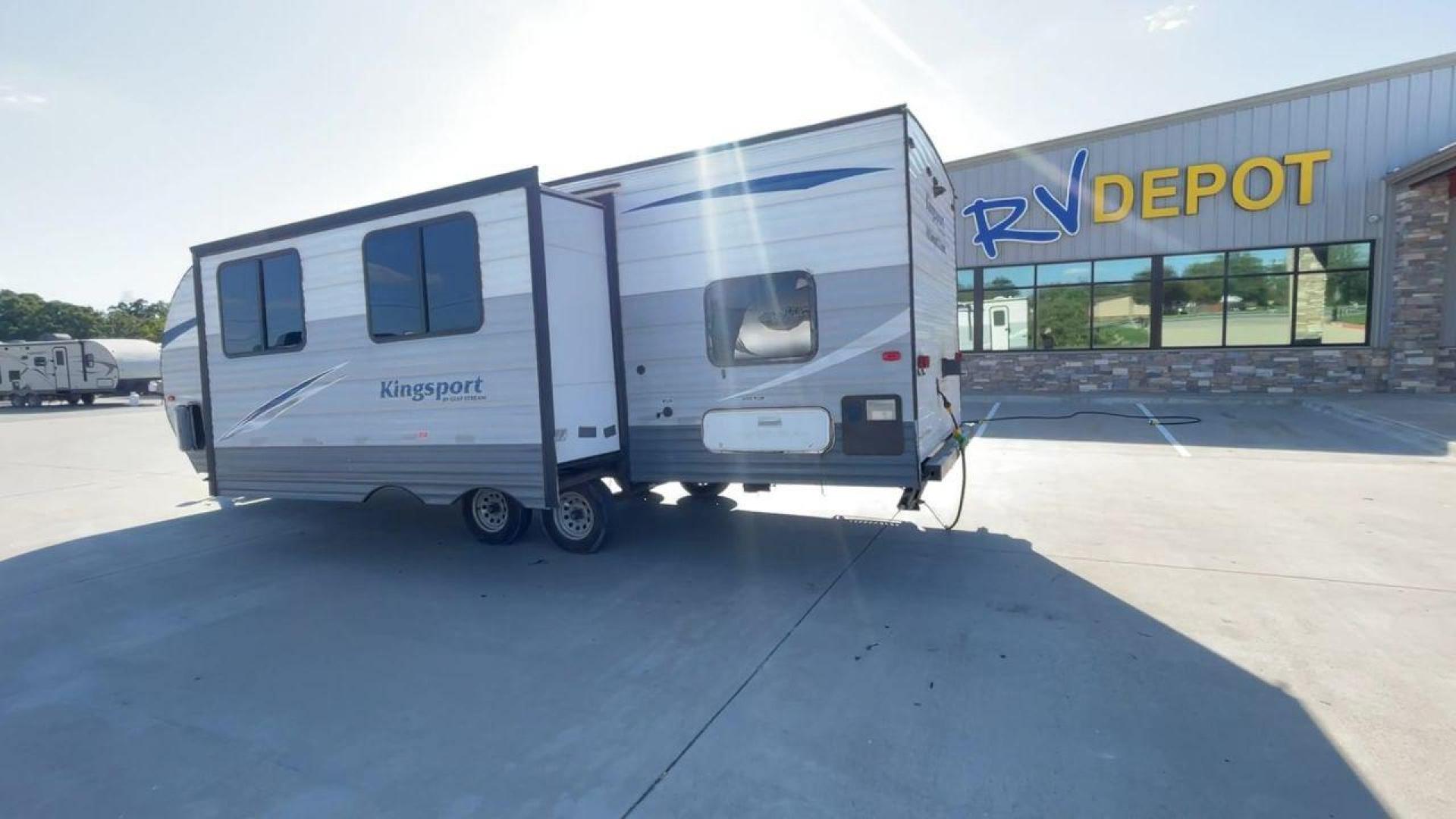 2019 GRAY GULF STREAM KINGSPORT 268BH (1NL1G302XK1) , Length: 29.5 ft. | Dry Weight: 5,220 lbs. | Slides: 1 transmission, located at 4319 N Main St, Cleburne, TX, 76033, (817) 678-5133, 32.385960, -97.391212 - This 2019 Gulf Stream Kingsport 268BH measures 29.5 feet long and 8 feet wide with a dry weight of 5,220 lbs. It has a payload capacity of 1,940 lbs. and a hitch weight of 660 lbs. It also comes equipped with automatic heating and cooling rated at 16,000 and 13,500 BTUs respectively. It also comes w - Photo#7