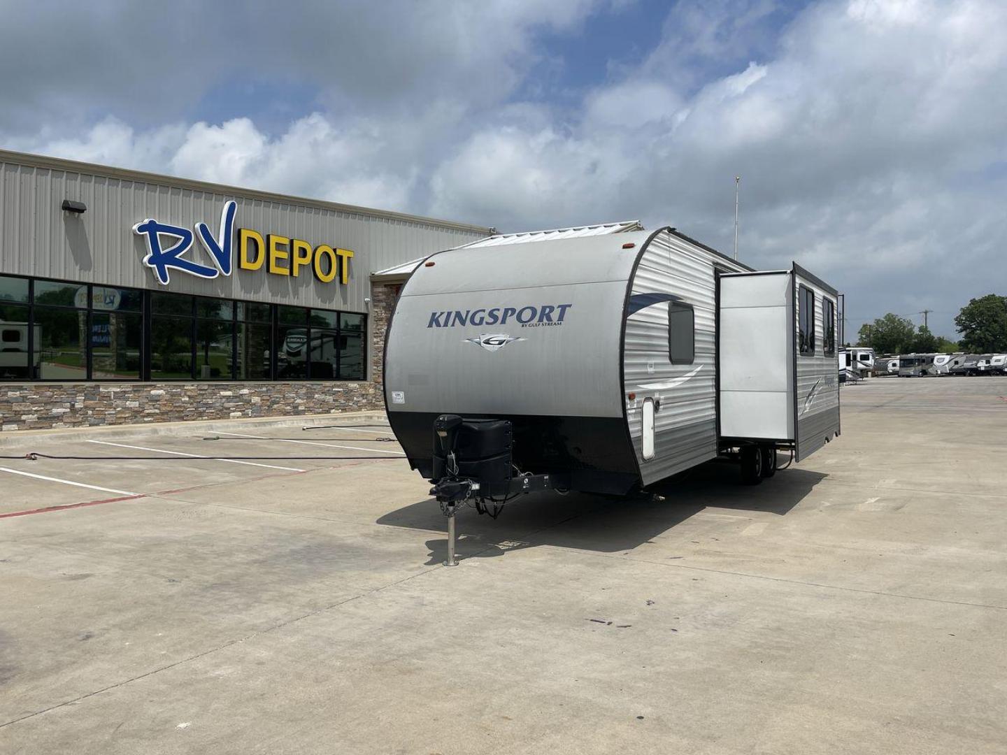 2019 GULF STREAM KINGSPORT 274QB (1NL1G3228K1) , located at 4319 N Main St, Cleburne, TX, 76033, (817) 678-5133, 32.385960, -97.391212 - Photo#0