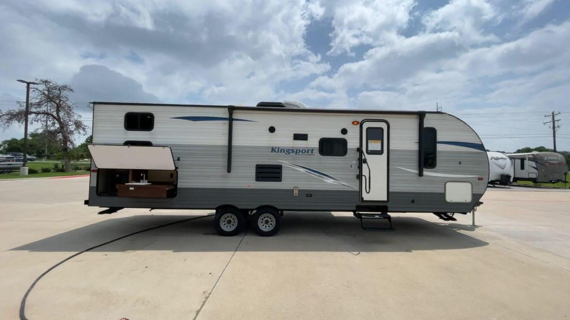 2019 GULF STREAM KINGSPORT 274QB (1NL1G3228K1) , located at 4319 N Main St, Cleburne, TX, 76033, (817) 678-5133, 32.385960, -97.391212 - Photo#2