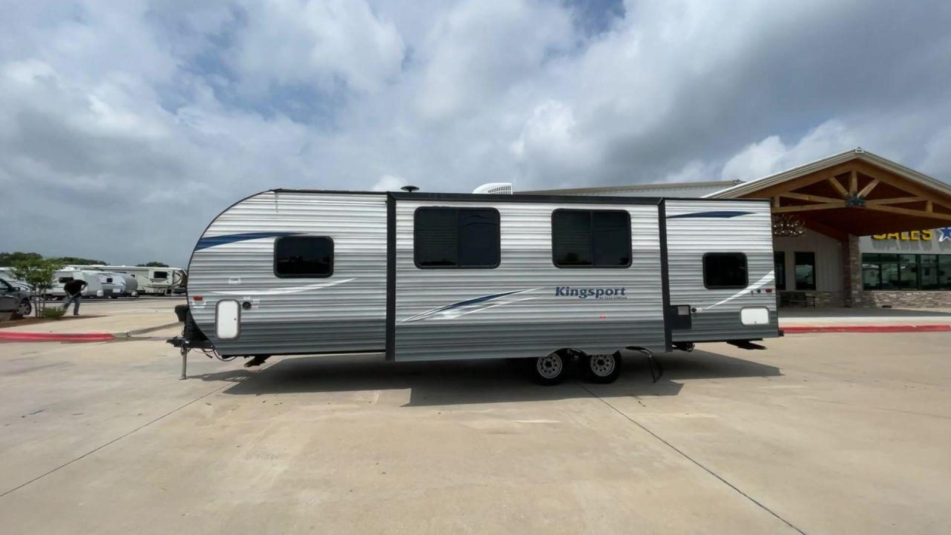 2019 GULF STREAM KINGSPORT 274QB (1NL1G3228K1) , located at 4319 N Main St, Cleburne, TX, 76033, (817) 678-5133, 32.385960, -97.391212 - Photo#6