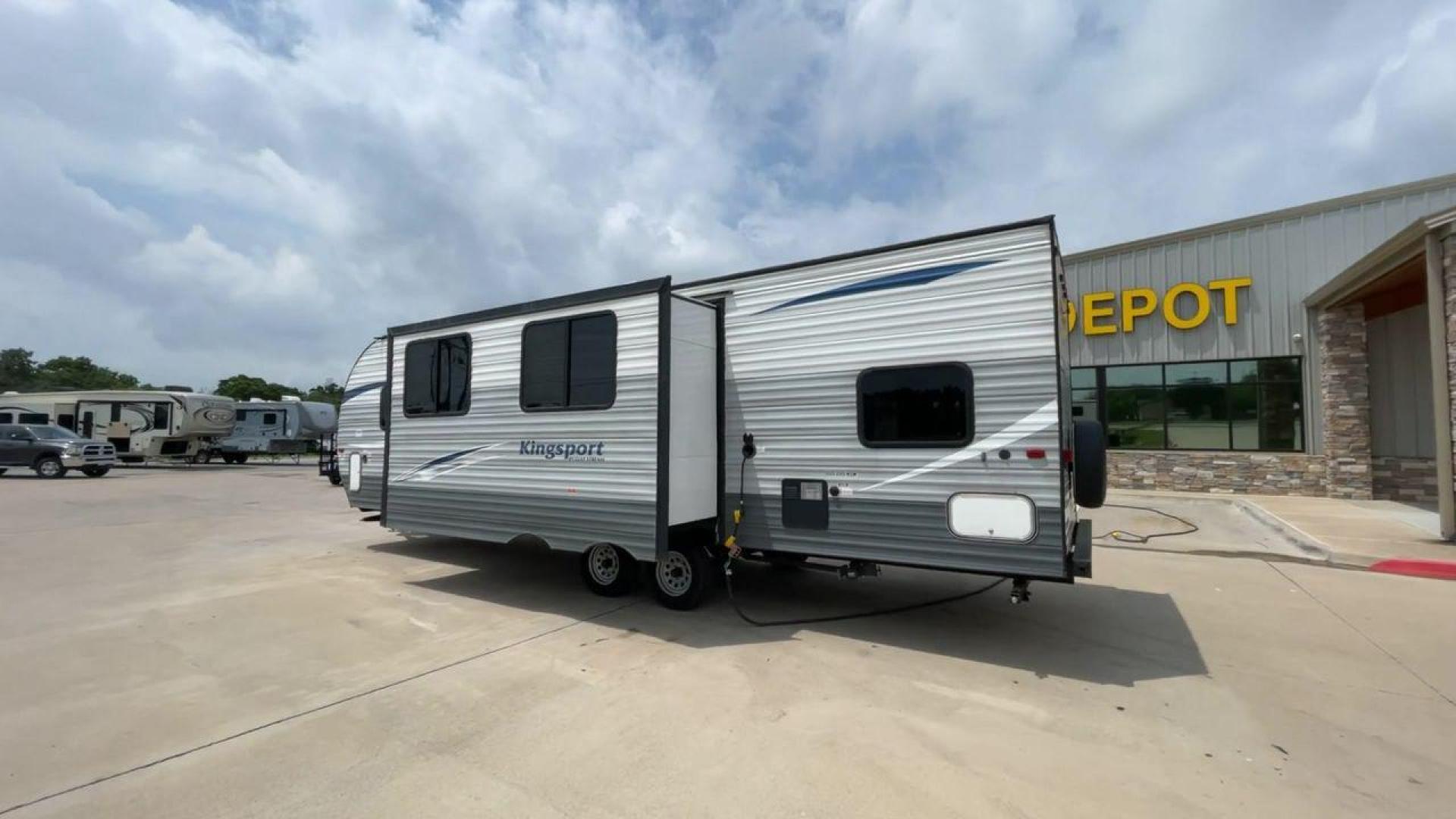 2019 GULF STREAM KINGSPORT 274QB (1NL1G3228K1) , located at 4319 N Main St, Cleburne, TX, 76033, (817) 678-5133, 32.385960, -97.391212 - Photo#7