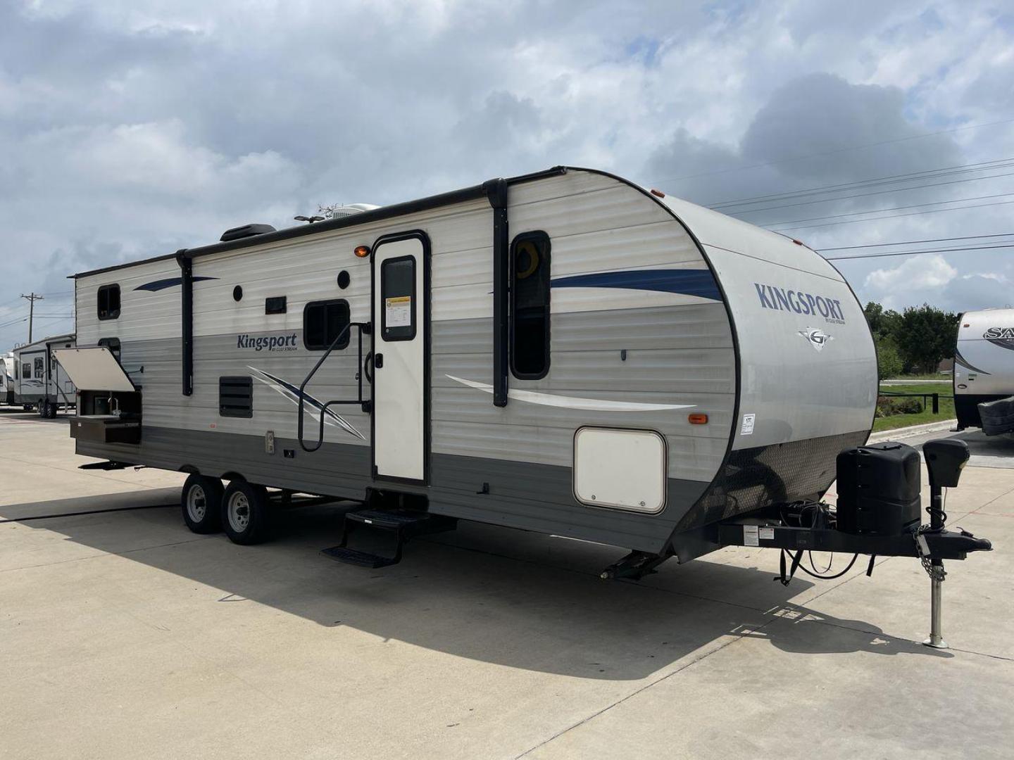 2019 GULF STREAM KINGSPORT 274QB (1NL1G3228K1) , located at 4319 N Main St, Cleburne, TX, 76033, (817) 678-5133, 32.385960, -97.391212 - Photo#24