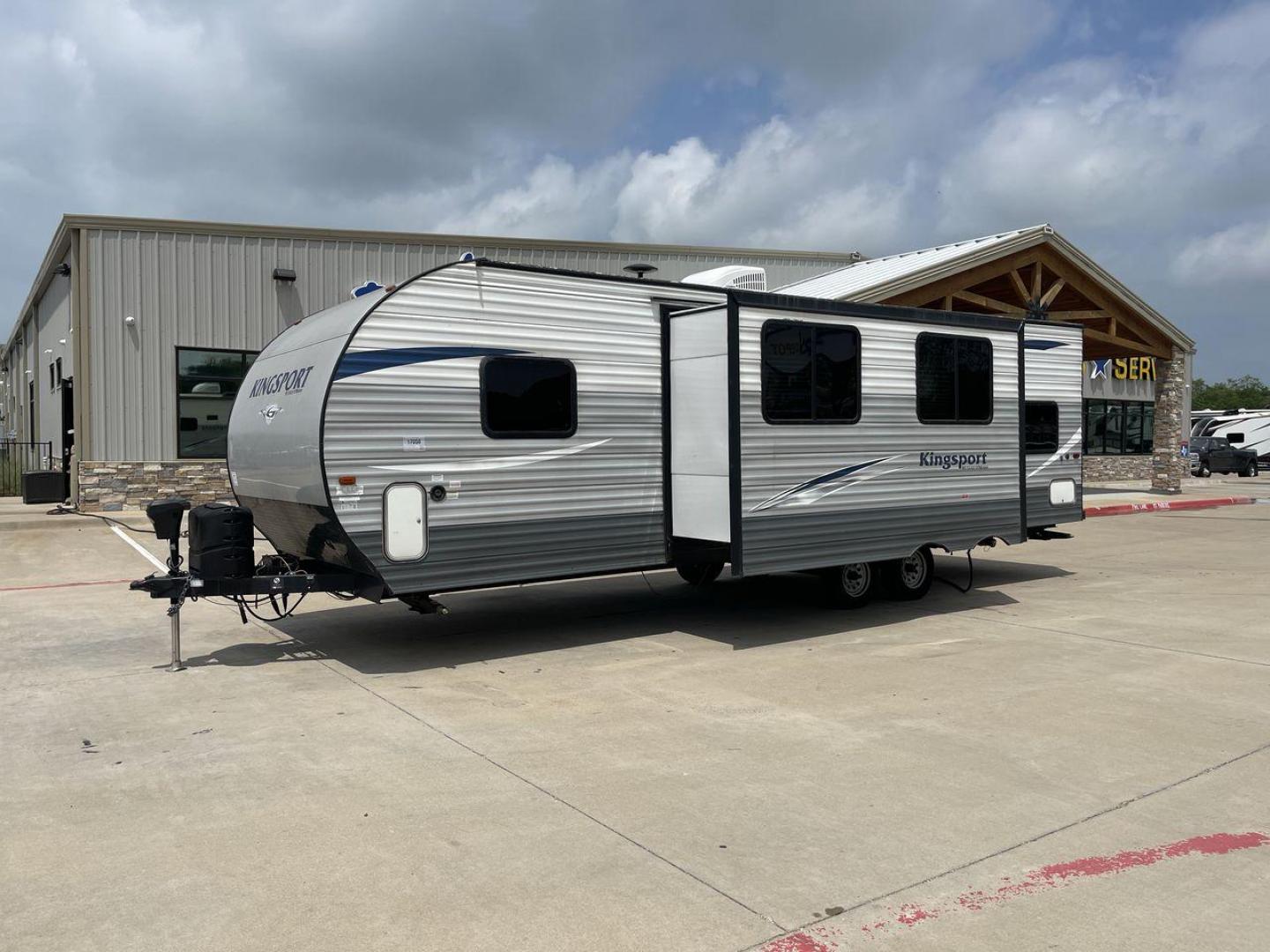 2019 GULF STREAM KINGSPORT 274QB (1NL1G3228K1) , located at 4319 N Main St, Cleburne, TX, 76033, (817) 678-5133, 32.385960, -97.391212 - Photo#25