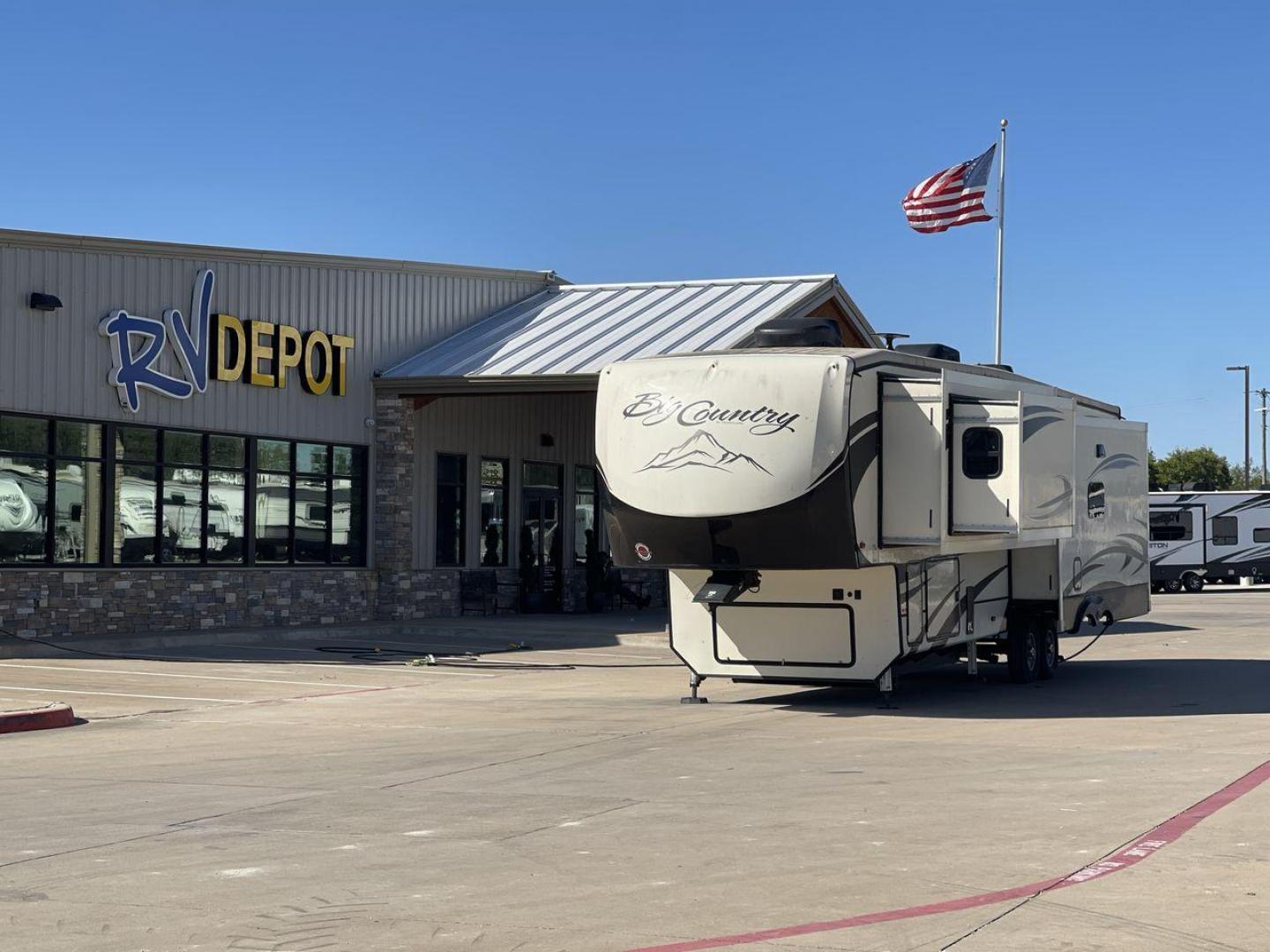 2019 TAN HEARTLAND BIG COUNTRY 3560SS (5SFBG4120KE) , Length: 40.58 ft. | Dry Weight: 13,420 lbs. | Gross Weight: 16,000 lbs. | Slides: 3 transmission, located at 4319 N Main St, Cleburne, TX, 76033, (817) 678-5133, 32.385960, -97.391212 - Photo#0