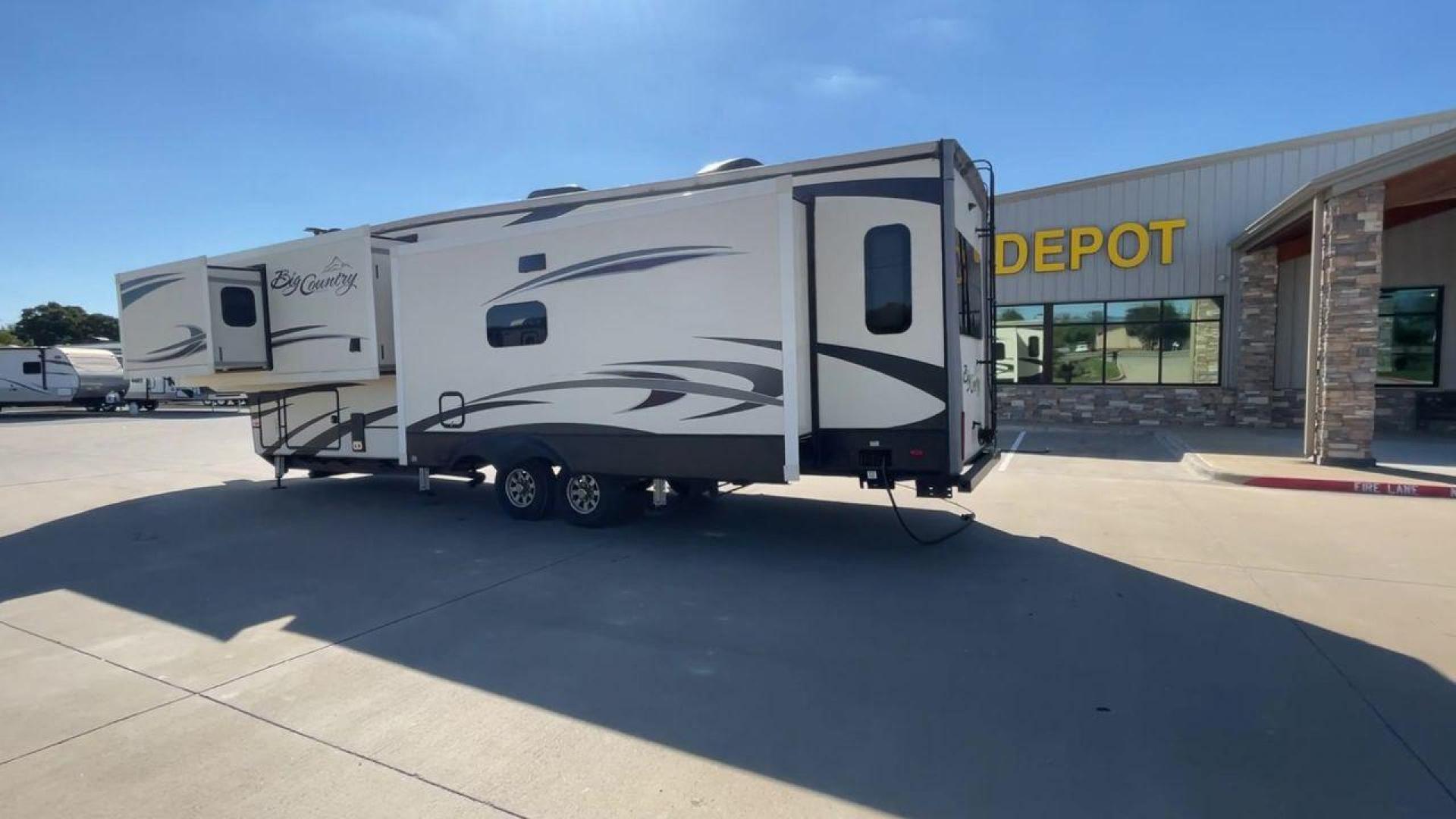 2019 TAN HEARTLAND BIG COUNTRY 3560SS (5SFBG4120KE) , Length: 40.58 ft. | Dry Weight: 13,420 lbs. | Gross Weight: 16,000 lbs. | Slides: 3 transmission, located at 4319 N Main St, Cleburne, TX, 76033, (817) 678-5133, 32.385960, -97.391212 - Photo#7