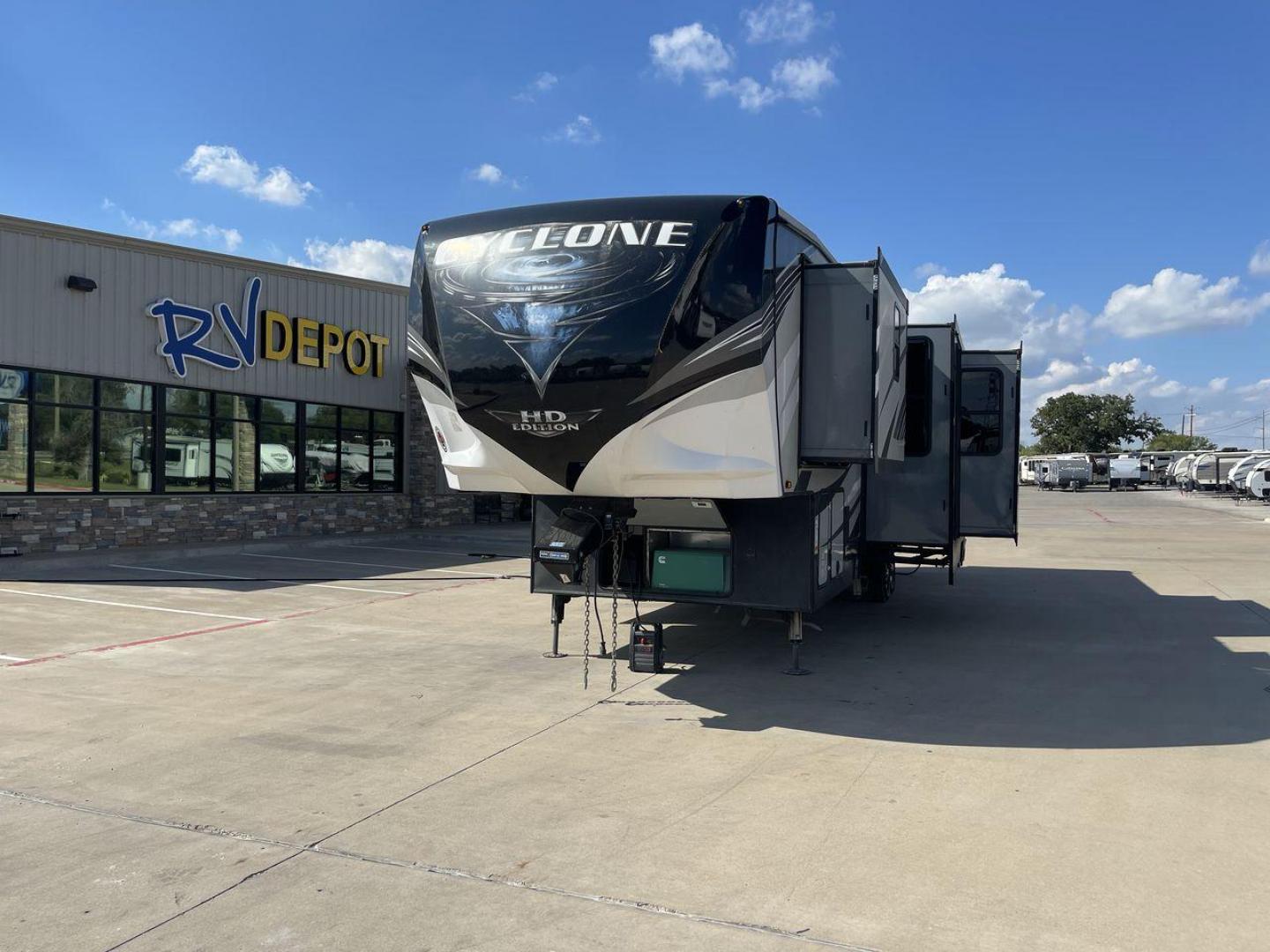 2019 HEARTLAND CYCLONE 3611 (5SFCG3923KE) , Length: 38.8 ft. | Dry Weight: 15,305 lbs. | Gross Weight: 17,000 lbs. | Slides: 3 transmission, located at 4319 N Main St, Cleburne, TX, 76033, (817) 678-5133, 32.385960, -97.391212 - Photo#0