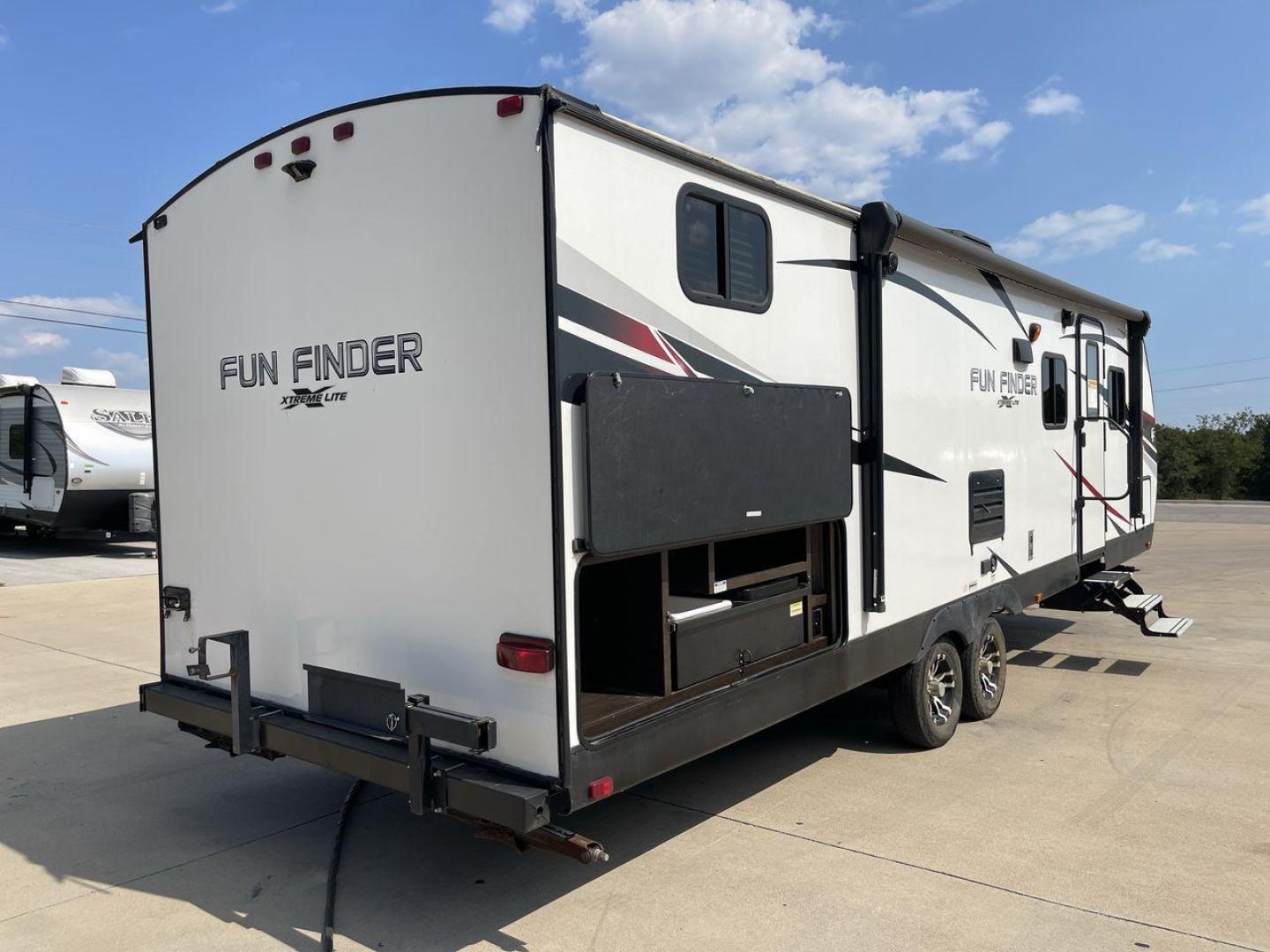 2019 HEARTLAND FUN FINDER 28QD (5RXAB3228K1) , located at 4319 N Main St, Cleburne, TX, 76033, (817) 678-5133, 32.385960, -97.391212 - Photo#24