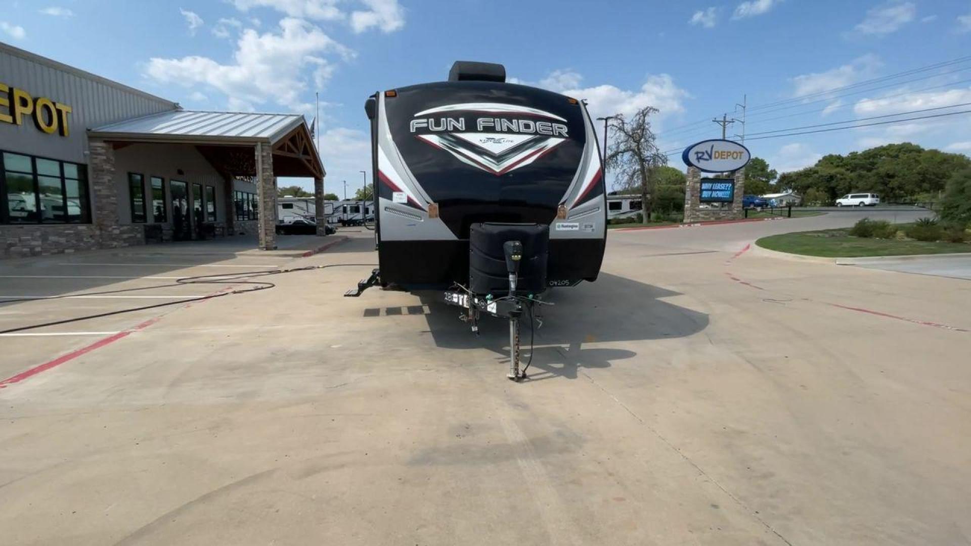 2019 HEARTLAND FUN FINDER 28QD (5RXAB3228K1) , located at 4319 N Main St, Cleburne, TX, 76033, (817) 678-5133, 32.385960, -97.391212 - Photo#4