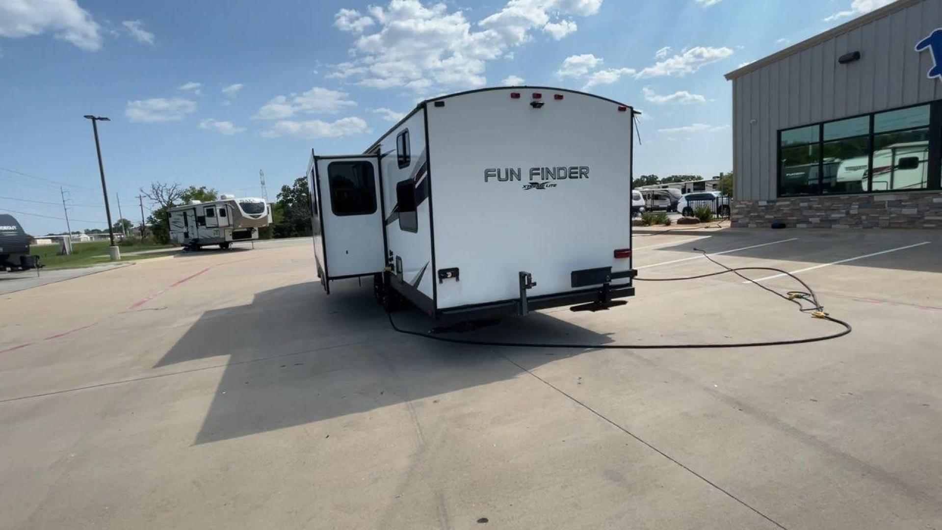 2019 HEARTLAND FUN FINDER 28QD (5RXAB3228K1) , located at 4319 N Main St, Cleburne, TX, 76033, (817) 678-5133, 32.385960, -97.391212 - Photo#8