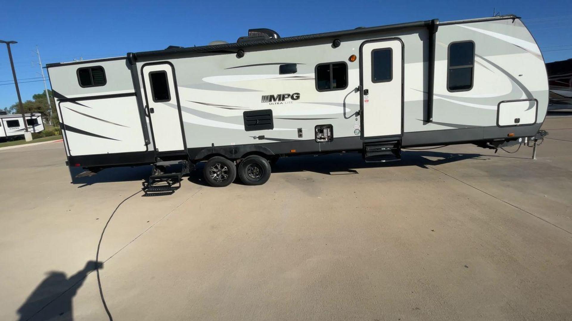 2019 HEARTLAND MPG 3100BH (5RXHB362XK2) , Length: 36.42 ft. | Dry Weight: 6,930 lbs. | Gross Weight: 9,655 lbs. | Slides: 2 transmission, located at 4319 N Main St, Cleburne, TX, 76033, (817) 678-5133, 32.385960, -97.391212 - Photo#2