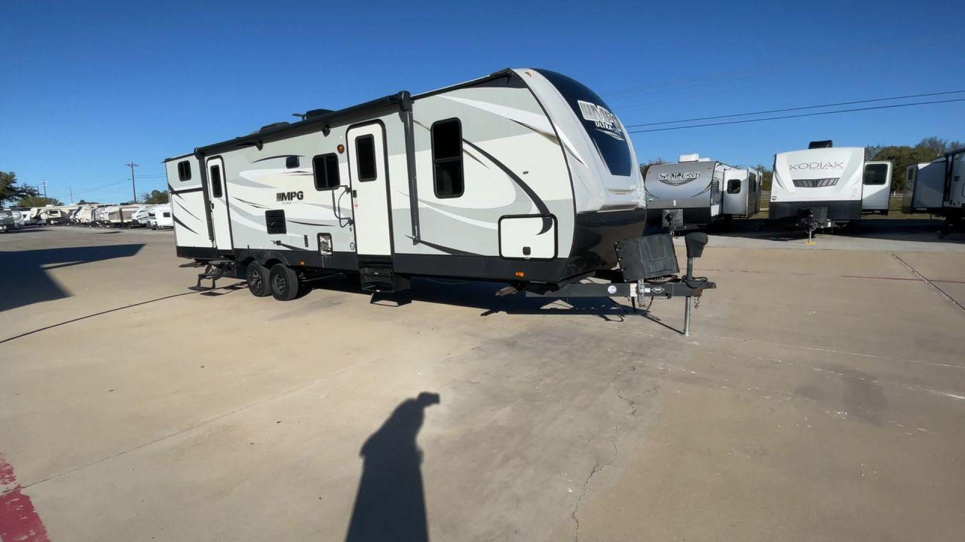 2019 HEARTLAND MPG 3100BH (5RXHB362XK2) , Length: 36.42 ft. | Dry Weight: 6,930 lbs. | Gross Weight: 9,655 lbs. | Slides: 2 transmission, located at 4319 N Main St, Cleburne, TX, 76033, (817) 678-5133, 32.385960, -97.391212 - Photo#3