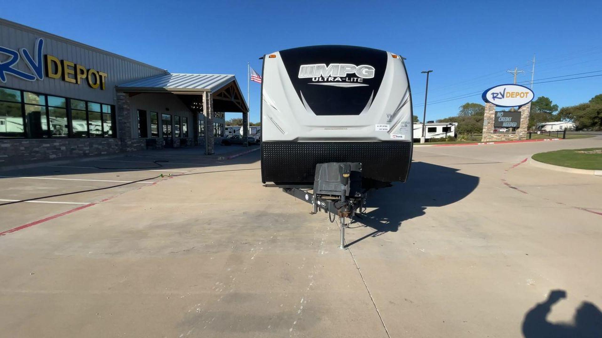 2019 HEARTLAND MPG 3100BH (5RXHB362XK2) , Length: 36.42 ft. | Dry Weight: 6,930 lbs. | Gross Weight: 9,655 lbs. | Slides: 2 transmission, located at 4319 N Main St, Cleburne, TX, 76033, (817) 678-5133, 32.385960, -97.391212 - Photo#4