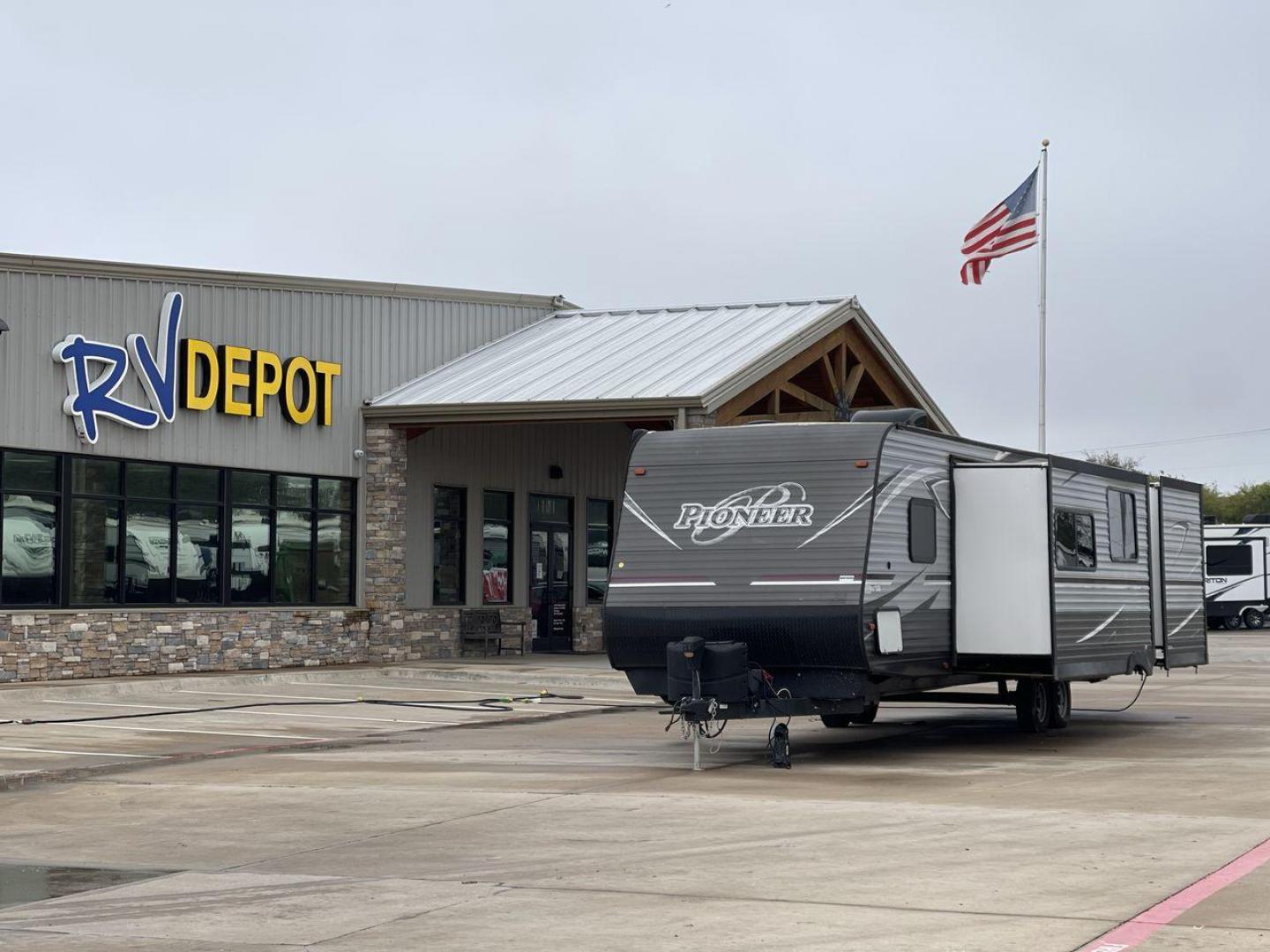 2019 GRAY HEARTLAND PIONEER DS320 (5SFPB3723KE) , Length: 37 ft. | Dry Weight: 7,612 lbs. | Slides: 2 transmission, located at 4319 N Main St, Cleburne, TX, 76033, (817) 678-5133, 32.385960, -97.391212 - The 2019 Heartland Pioneer DS320 is designed to provide comfort and practicality for adventurers. Measuring 37 feet in length, this RV offers ample space for families or groups. Its dry weight of 7,612 lbs makes it towable by a variety of vehicles while maintaining stability on the road. This unit f - Photo#0