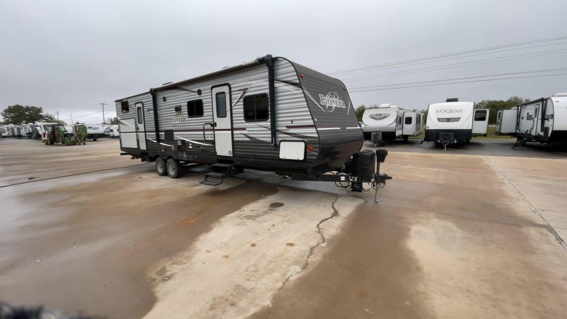 2019 GRAY HEARTLAND PIONEER DS320 (5SFPB3723KE) , Length: 37 ft. | Dry Weight: 7,612 lbs. | Slides: 2 transmission, located at 4319 N Main St, Cleburne, TX, 76033, (817) 678-5133, 32.385960, -97.391212 - The 2019 Heartland Pioneer DS320 is designed to provide comfort and practicality for adventurers. Measuring 37 feet in length, this RV offers ample space for families or groups. Its dry weight of 7,612 lbs makes it towable by a variety of vehicles while maintaining stability on the road. This unit f - Photo#3