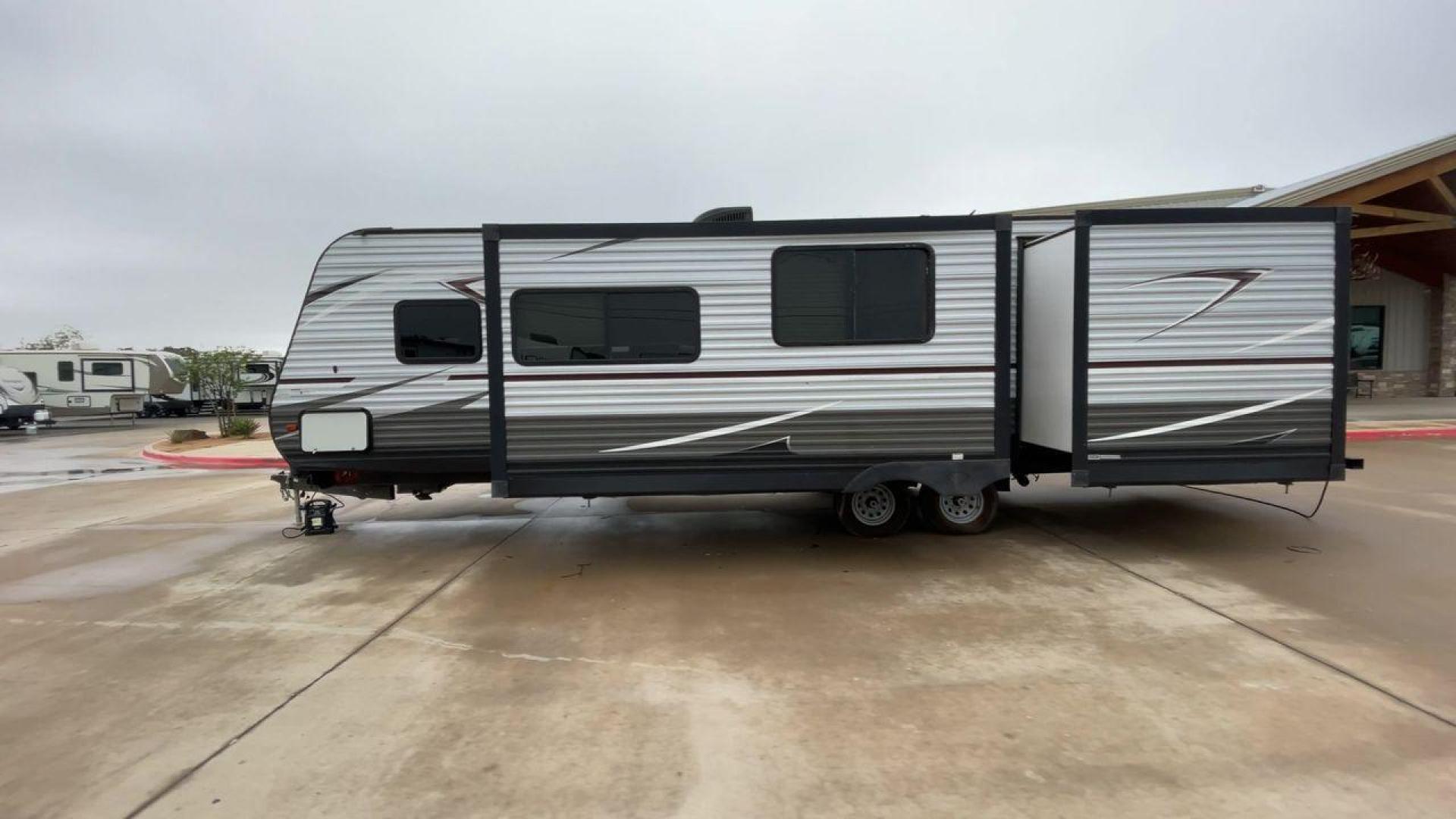 2019 GRAY HEARTLAND PIONEER DS320 (5SFPB3723KE) , Length: 37 ft. | Dry Weight: 7,612 lbs. | Slides: 2 transmission, located at 4319 N Main St, Cleburne, TX, 76033, (817) 678-5133, 32.385960, -97.391212 - The 2019 Heartland Pioneer DS320 is designed to provide comfort and practicality for adventurers. Measuring 37 feet in length, this RV offers ample space for families or groups. Its dry weight of 7,612 lbs makes it towable by a variety of vehicles while maintaining stability on the road. This unit f - Photo#6