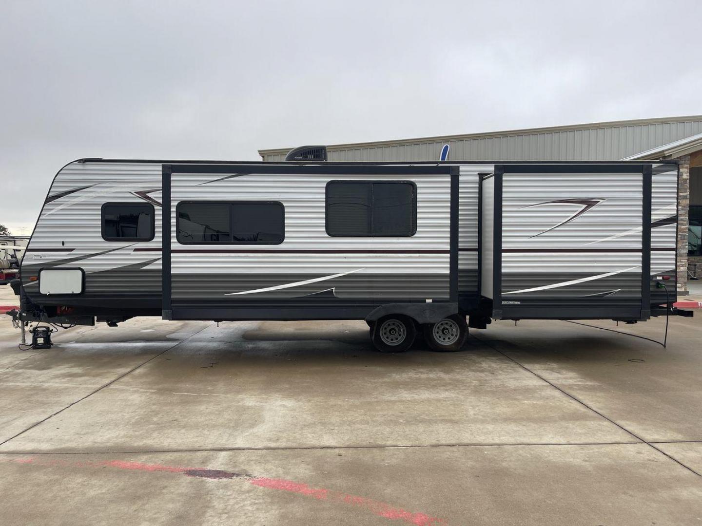 2019 GRAY HEARTLAND PIONEER DS320 (5SFPB3723KE) , Length: 37 ft. | Dry Weight: 7,612 lbs. | Slides: 2 transmission, located at 4319 N Main St, Cleburne, TX, 76033, (817) 678-5133, 32.385960, -97.391212 - The 2019 Heartland Pioneer DS320 is designed to provide comfort and practicality for adventurers. Measuring 37 feet in length, this RV offers ample space for families or groups. Its dry weight of 7,612 lbs makes it towable by a variety of vehicles while maintaining stability on the road. This unit f - Photo#25