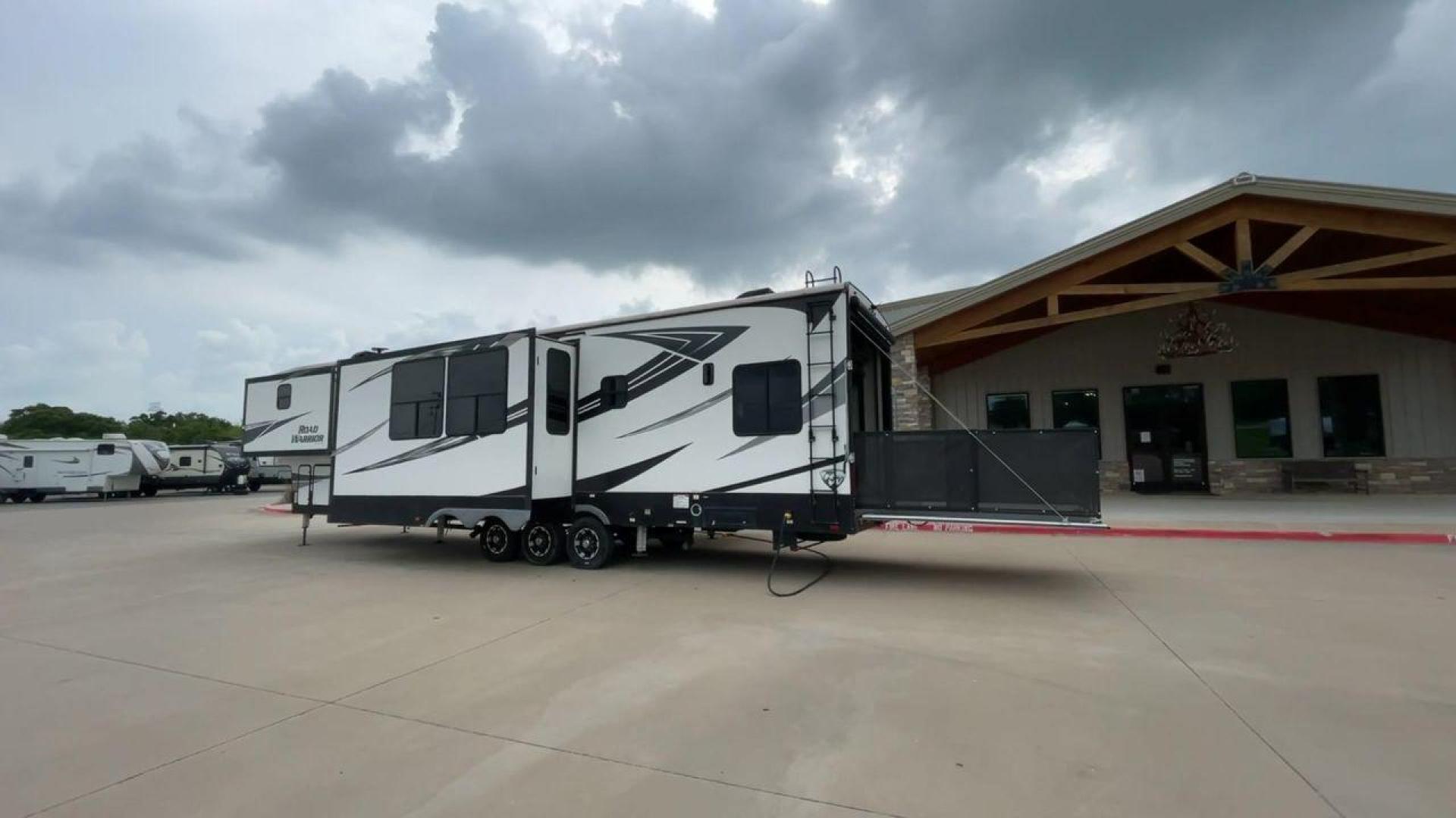 2019 HEARTLAND ROAD WARRIOR 427RW (5SFCG4435KE) , Length: 44.08 ft. | Dry Weight: 16,400 lbs. | Gross Weight: 20,000 lbs. | Slides: 2 transmission, located at 4319 N Main St, Cleburne, TX, 76033, (817) 678-5133, 32.385960, -97.391212 - The 2019 Heartland Road Warrior 427RW fifth wheel toy hauler is ready for your next journey. The length of this amazing RV is 44.08 feet, its dry weight is 16,400 lbs and its gross weight is 20,000 lbs. This makes it stable and long-lasting on the road. This RV is strong and stylish, with two slides - Photo#7