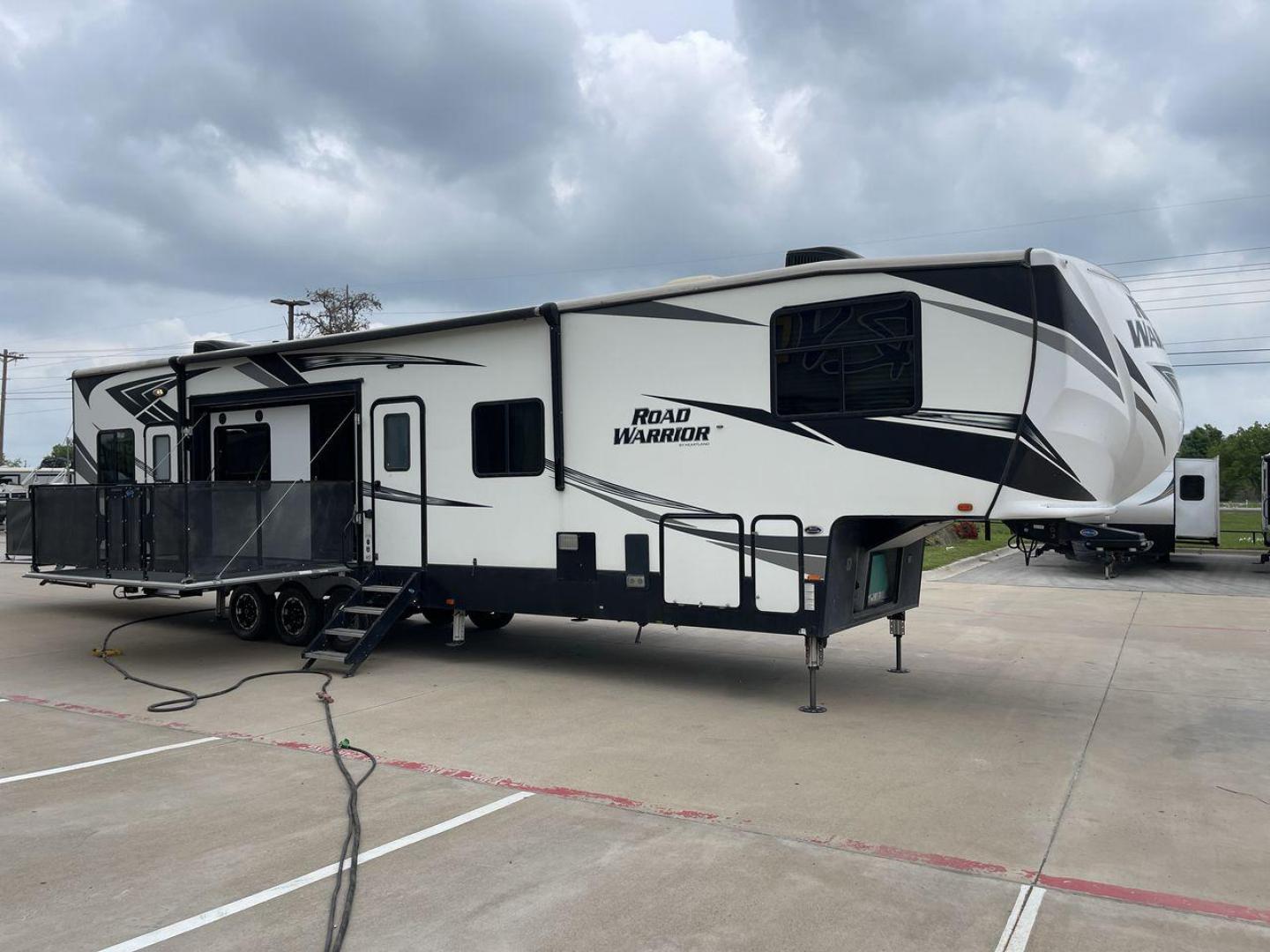 2019 HEARTLAND ROAD WARRIOR 427RW (5SFCG4435KE) , Length: 44.08 ft. | Dry Weight: 16,400 lbs. | Gross Weight: 20,000 lbs. | Slides: 2 transmission, located at 4319 N Main St, Cleburne, TX, 76033, (817) 678-5133, 32.385960, -97.391212 - The 2019 Heartland Road Warrior 427RW fifth wheel toy hauler is ready for your next journey. The length of this amazing RV is 44.08 feet, its dry weight is 16,400 lbs and its gross weight is 20,000 lbs. This makes it stable and long-lasting on the road. This RV is strong and stylish, with two slides - Photo#28