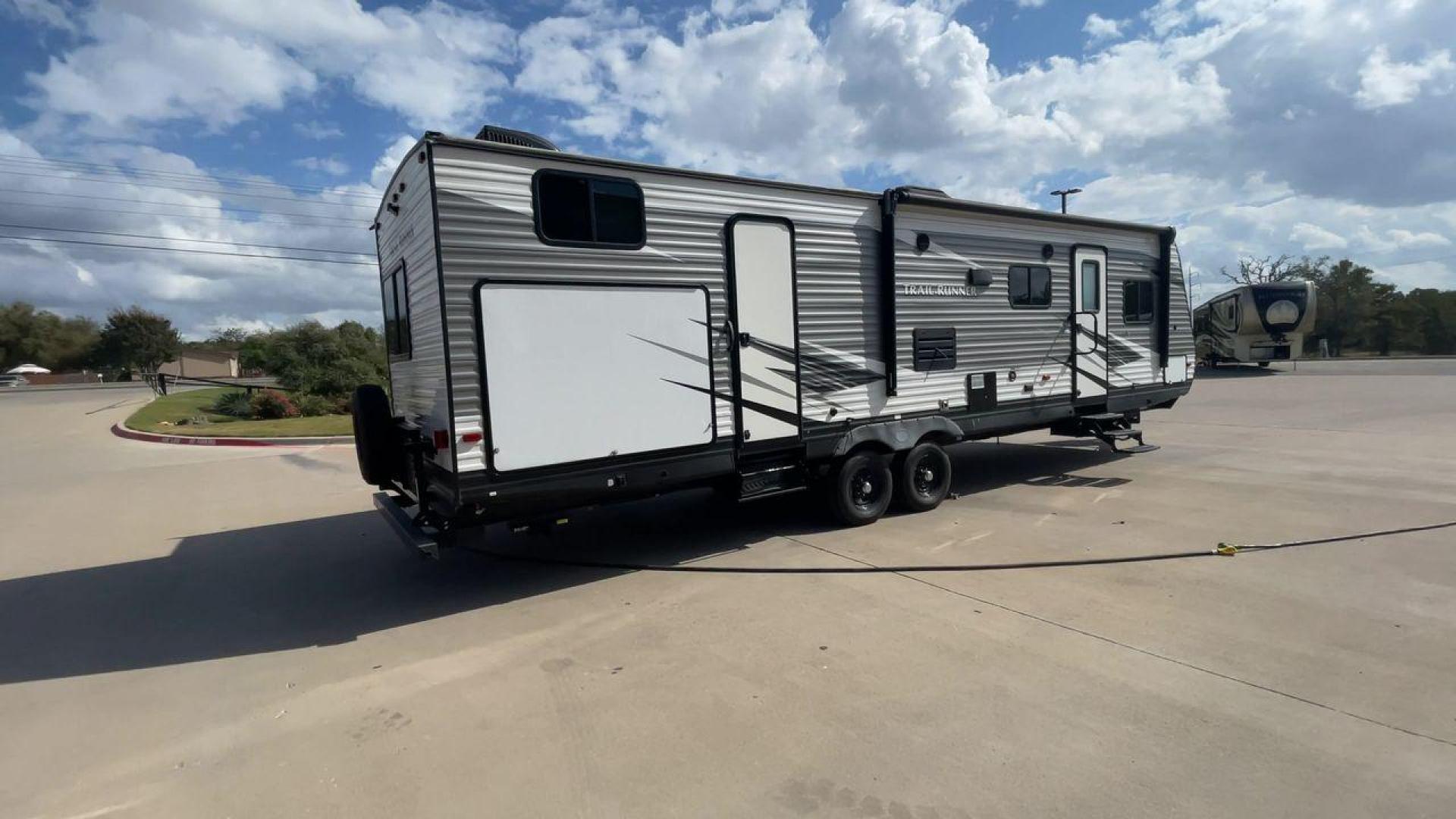 2019 HEARTLAND TRAIL RUNNER 325ODK (5SFEB3624KE) , Length: 36.3 ft. | Dry Weight: 7,724 lbs. | Slides: 2 transmission, located at 4319 N Main St, Cleburne, TX, 76033, (817) 678-5133, 32.385960, -97.391212 - Photo#1