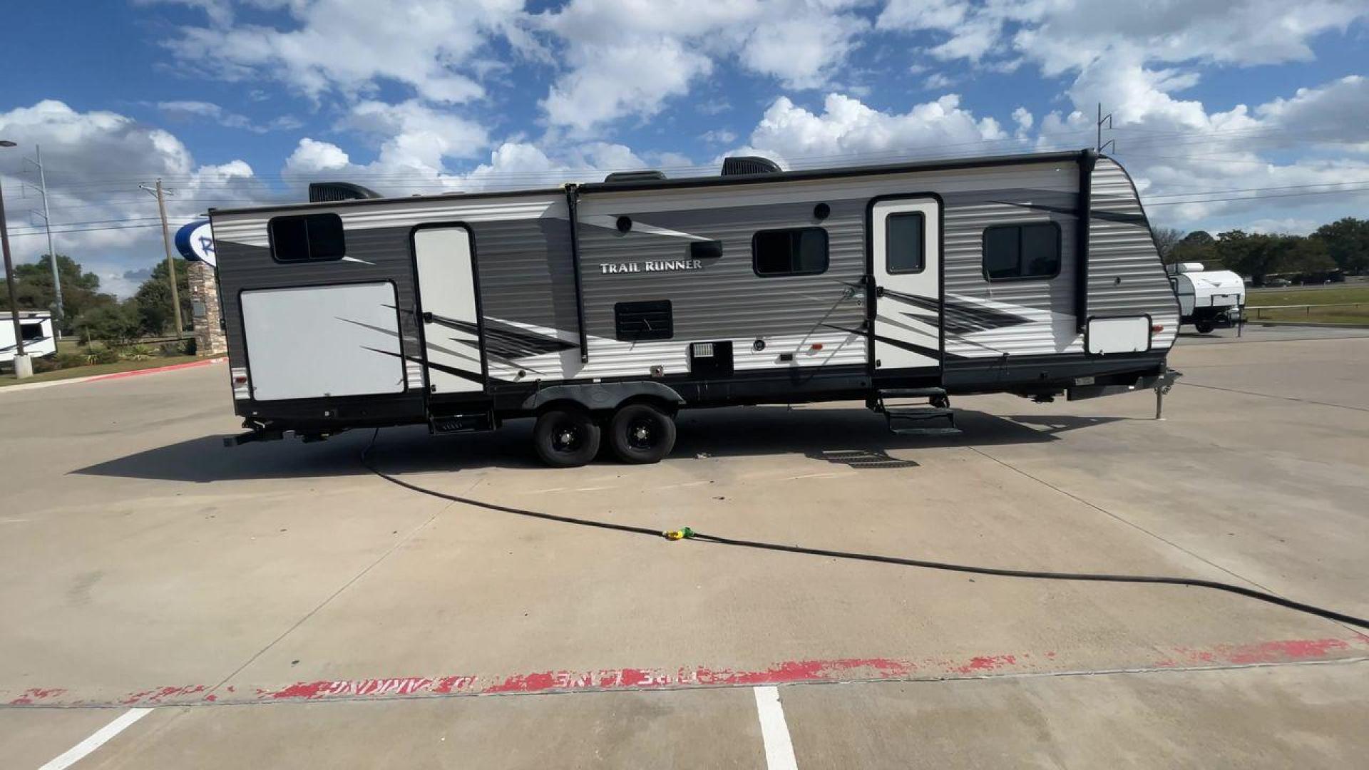 2019 HEARTLAND TRAIL RUNNER 325ODK (5SFEB3624KE) , Length: 36.3 ft. | Dry Weight: 7,724 lbs. | Slides: 2 transmission, located at 4319 N Main St, Cleburne, TX, 76033, (817) 678-5133, 32.385960, -97.391212 - Photo#2