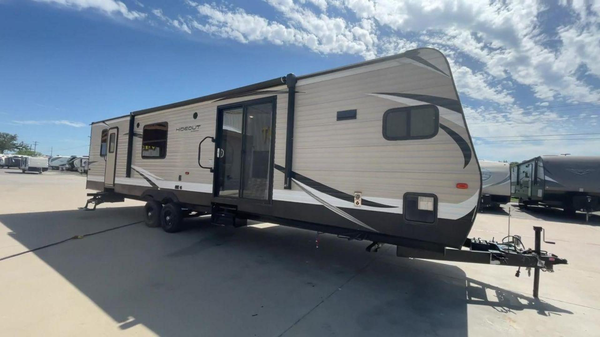 2019 WHITE HIDEOUT 38FKTS - (4YDT38F24K7) , Length: 39.92 ft. | Dry Weight: 9,275 lbs. | Gross Weight: 11,000 lbs. | Slides: 3 transmission, located at 4319 N Main St, Cleburne, TX, 76033, (817) 678-5133, 32.385960, -97.391212 - The 2019 Hideout 38FKTS travel trailer will surely make your camping experience unforgettable. This unit measures 39.92 ft in length, 8 ft in width, 11.33 ft in height, and 6.75 ft in interior height. It has a dry weight of 9,275 lbs with a payload capacity of 1,725 lbs. The GVWR is about 11,000 lbs - Photo#3