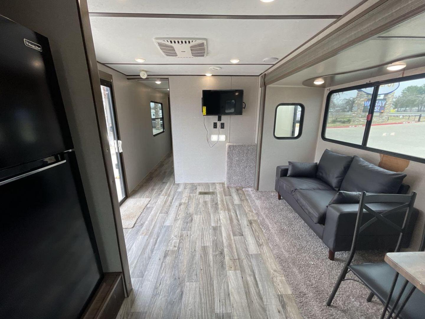 2019 WHITE HIDEOUT 38FKTS - (4YDT38F24K7) , Length: 39.92 ft. | Dry Weight: 9,275 lbs. | Gross Weight: 11,000 lbs. | Slides: 3 transmission, located at 4319 N Main St, Cleburne, TX, 76033, (817) 678-5133, 32.385960, -97.391212 - The 2019 Hideout 38FKTS travel trailer will surely make your camping experience unforgettable. This unit measures 39.92 ft in length, 8 ft in width, 11.33 ft in height, and 6.75 ft in interior height. It has a dry weight of 9,275 lbs with a payload capacity of 1,725 lbs. The GVWR is about 11,000 lbs - Photo#11