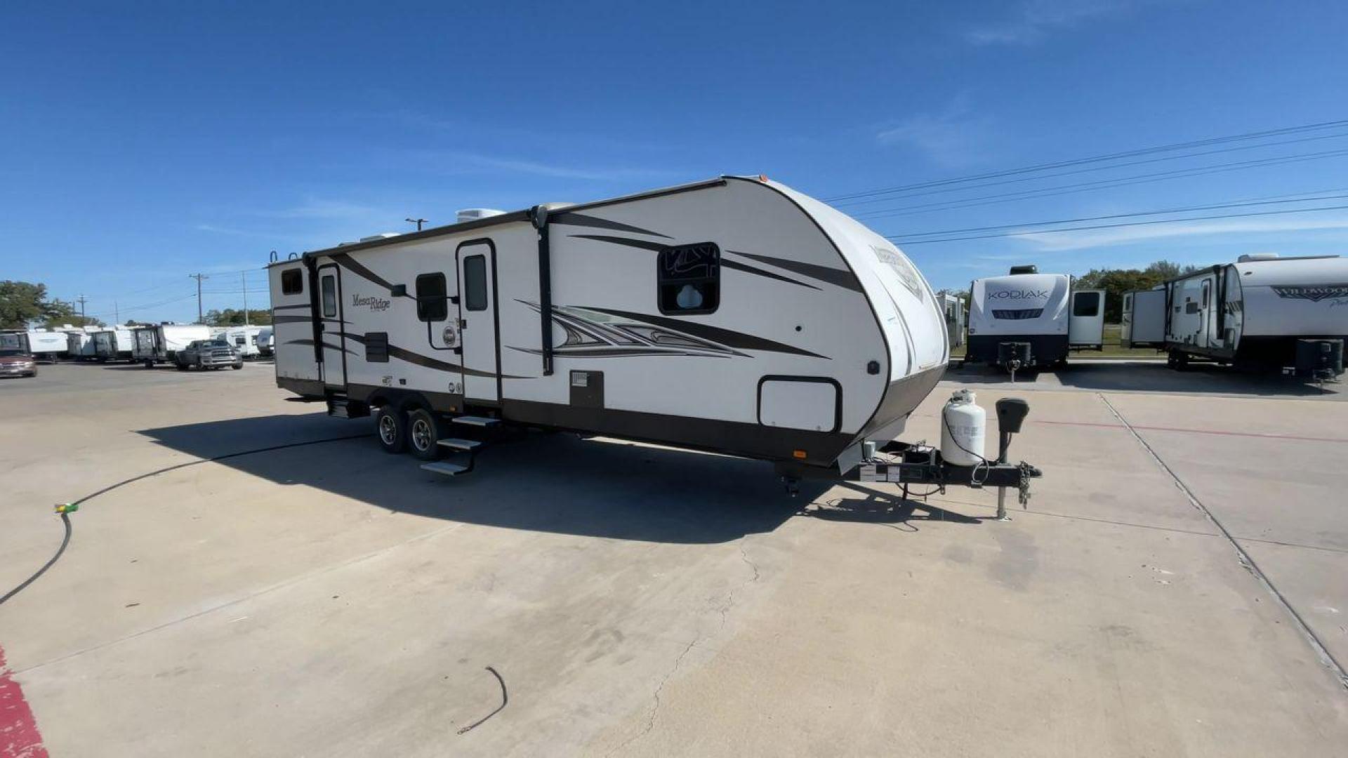 2019 BLACK HIGHLAND RIDGE MESA RIDGE 3310BH (58TBH0BT2K3) , Length: 37.42 ft | Dry Weight: 6,795 lbs | Gross Weight: 8,995 lbs | Slides: 2 transmission, located at 4319 N Main St, Cleburne, TX, 76033, (817) 678-5133, 32.385960, -97.391212 - This 2019 Highland Ridge Mesa Ridge Lite MR3310BH measures 37.42ft with a GVWR of 8,995 lbs. It features two slideouts and an arched vaulted ceiling to give you and your family more comfortable living space. It also includes 32 cu.ft. pass-thru storage and power front and rear stabilizer jacks. The - Photo#3