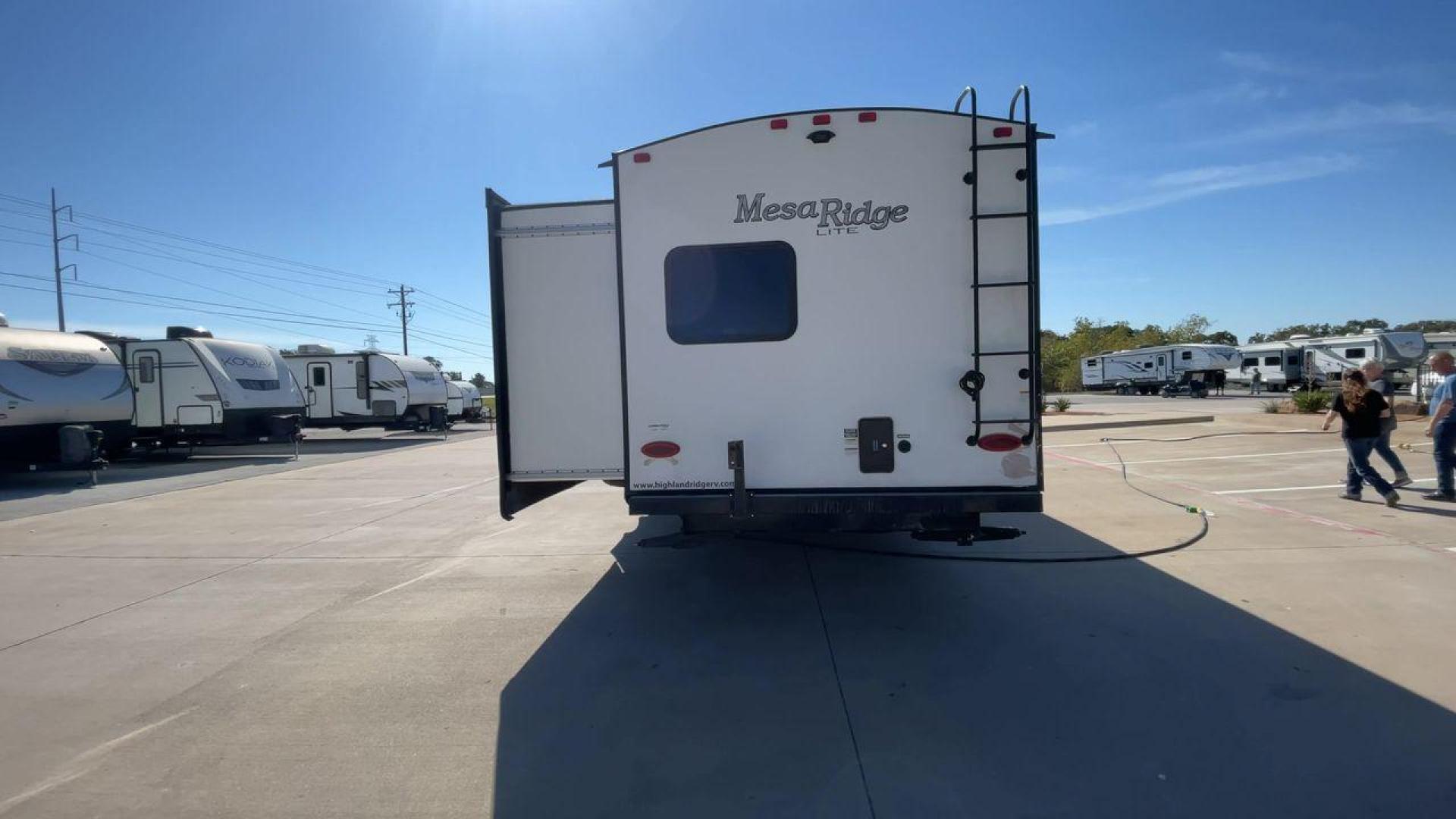 2019 BLACK HIGHLAND RIDGE MESA RIDGE 3310BH (58TBH0BT2K3) , Length: 37.42 ft | Dry Weight: 6,795 lbs | Gross Weight: 8,995 lbs | Slides: 2 transmission, located at 4319 N Main St, Cleburne, TX, 76033, (817) 678-5133, 32.385960, -97.391212 - This 2019 Highland Ridge Mesa Ridge Lite MR3310BH measures 37.42ft with a GVWR of 8,995 lbs. It features two slideouts and an arched vaulted ceiling to give you and your family more comfortable living space. It also includes 32 cu.ft. pass-thru storage and power front and rear stabilizer jacks. The - Photo#8