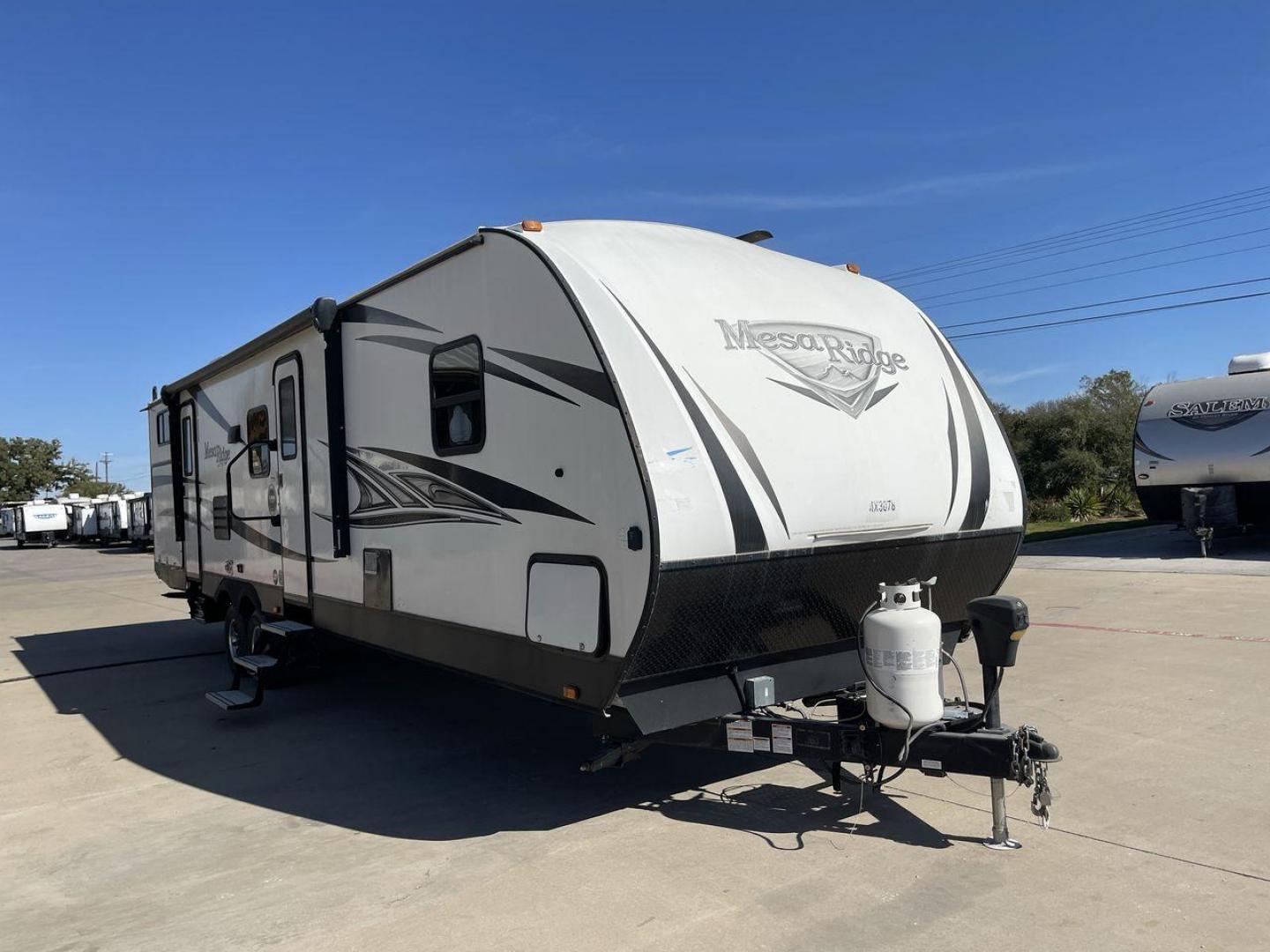 2019 BLACK HIGHLAND RIDGE MESA RIDGE 3310BH (58TBH0BT2K3) , Length: 37.42 ft | Dry Weight: 6,795 lbs | Gross Weight: 8,995 lbs | Slides: 2 transmission, located at 4319 N Main St, Cleburne, TX, 76033, (817) 678-5133, 32.385960, -97.391212 - This 2019 Highland Ridge Mesa Ridge Lite MR3310BH measures 37.42ft with a GVWR of 8,995 lbs. It features two slideouts and an arched vaulted ceiling to give you and your family more comfortable living space. It also includes 32 cu.ft. pass-thru storage and power front and rear stabilizer jacks. The - Photo#24