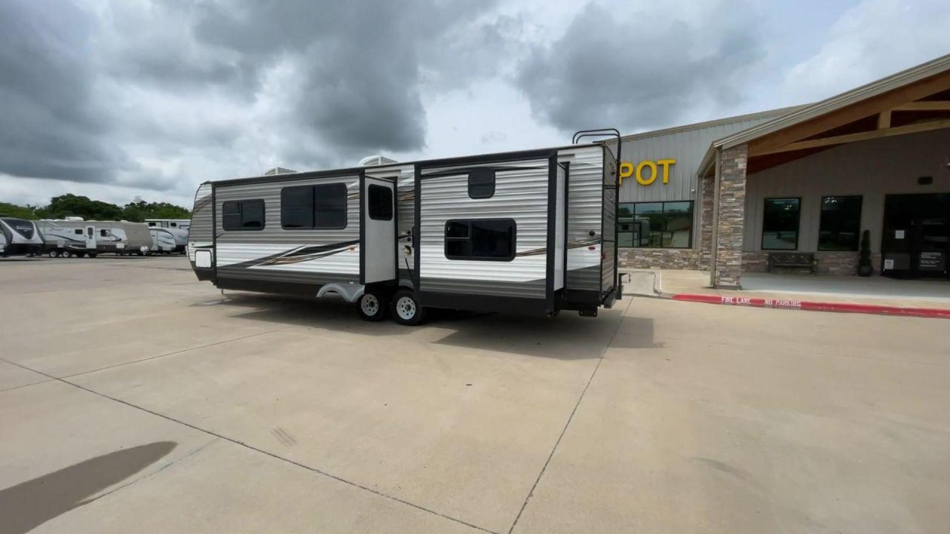 2019 JAYCO JAYFLIGHT 32RSBH (1UJBJ0BT0K1) , located at 4319 N Main St, Cleburne, TX, 76033, (817) 678-5133, 32.385960, -97.391212 - Photo#7