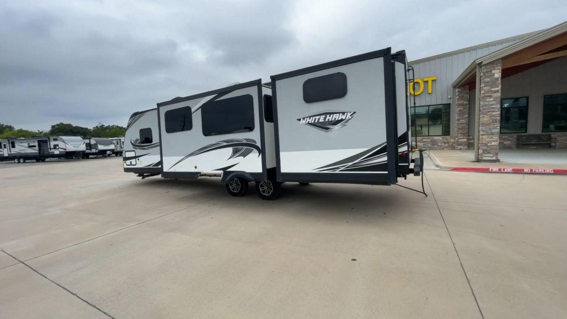 2019 JAYCO WHITE HAWK 31BH (1UJBJ0BT7K1) , Length: 37.5 ft. | Dry Weight: 7,715 lbs. | Gross Weight: 9,500 lbs. | Slides: 2 transmission, located at 4319 N Main St, Cleburne, TX, 76033, (817) 678-5133, 32.385960, -97.391212 - Photo#7